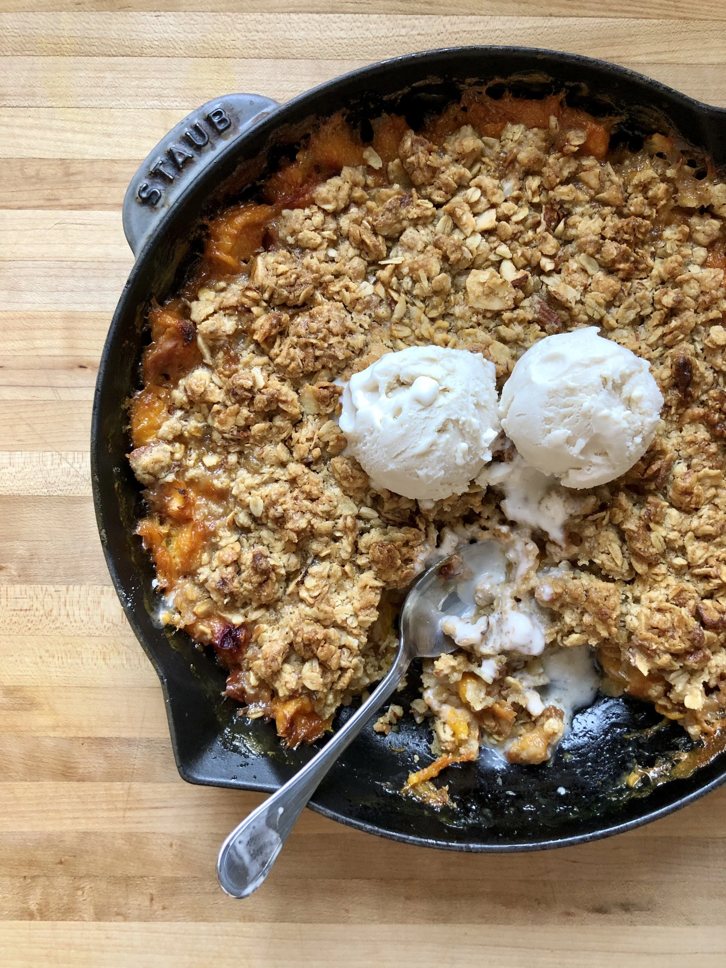 peach crisp à la mode