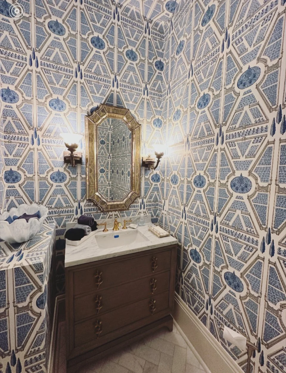 nawn powder room .jpg