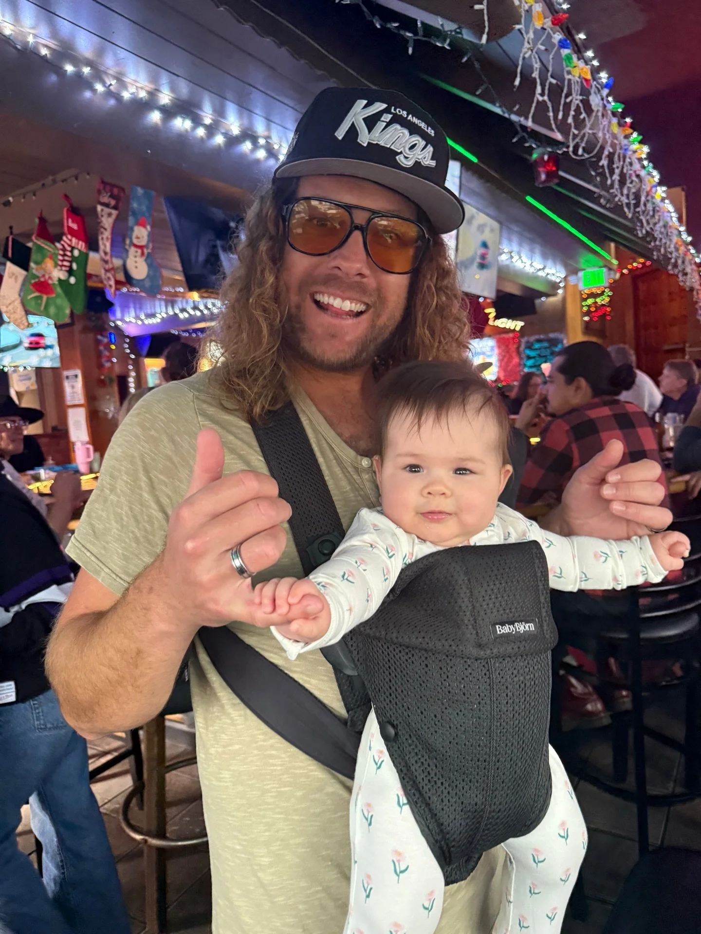 Cheers to everyone who was involved in what has been the best year of my life!! 

From baby girl to @pepperlive shows/new music to @konatownrecording sessions and to all of our amazing clients at @tarehearsal &hellip;Happy Holidays from the bottom of