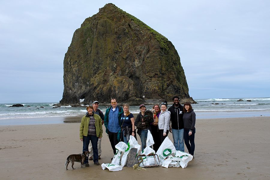 RR 2016 Beach Clean Up Team: Hilary Pfeifer, Karl Kaiser, Sara McCormick, Sara Sjol, Jenn Feeney and Jeremy Okai-Davis.