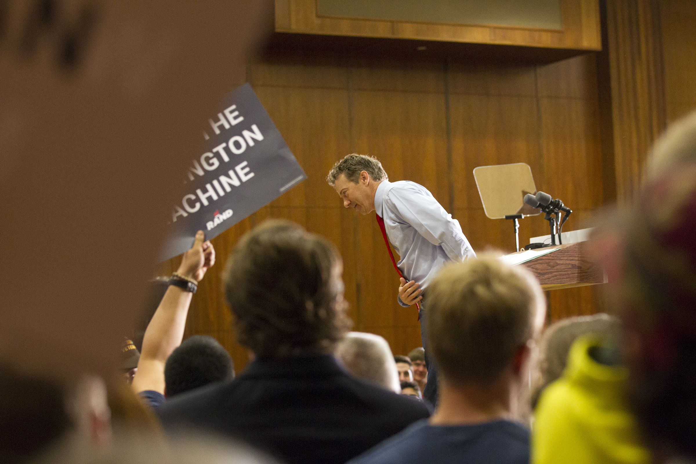 Presidential candidate Rand Paul gives a bow to UI students.