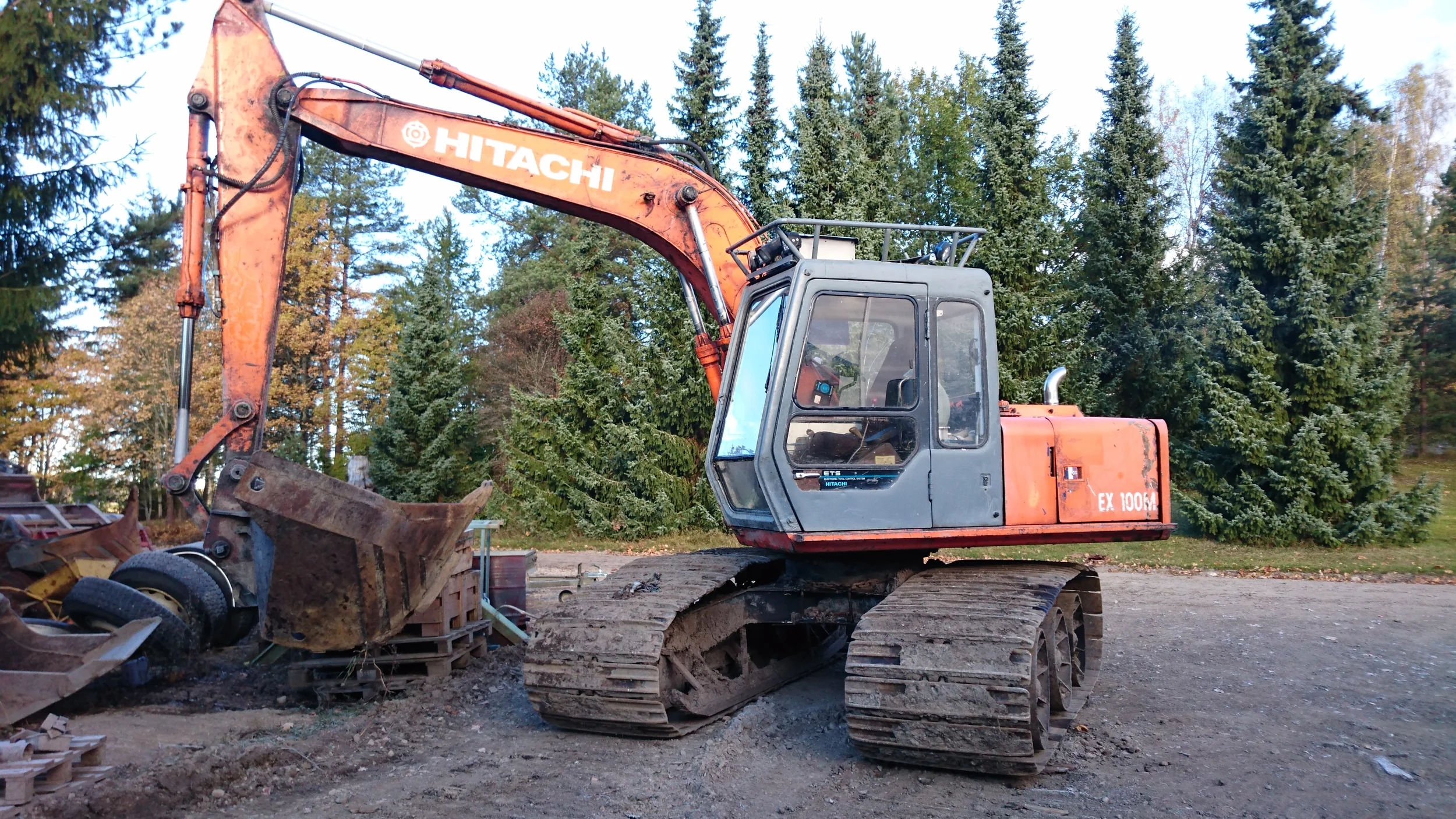 Hitachi EX100M, telaleveys 960mm