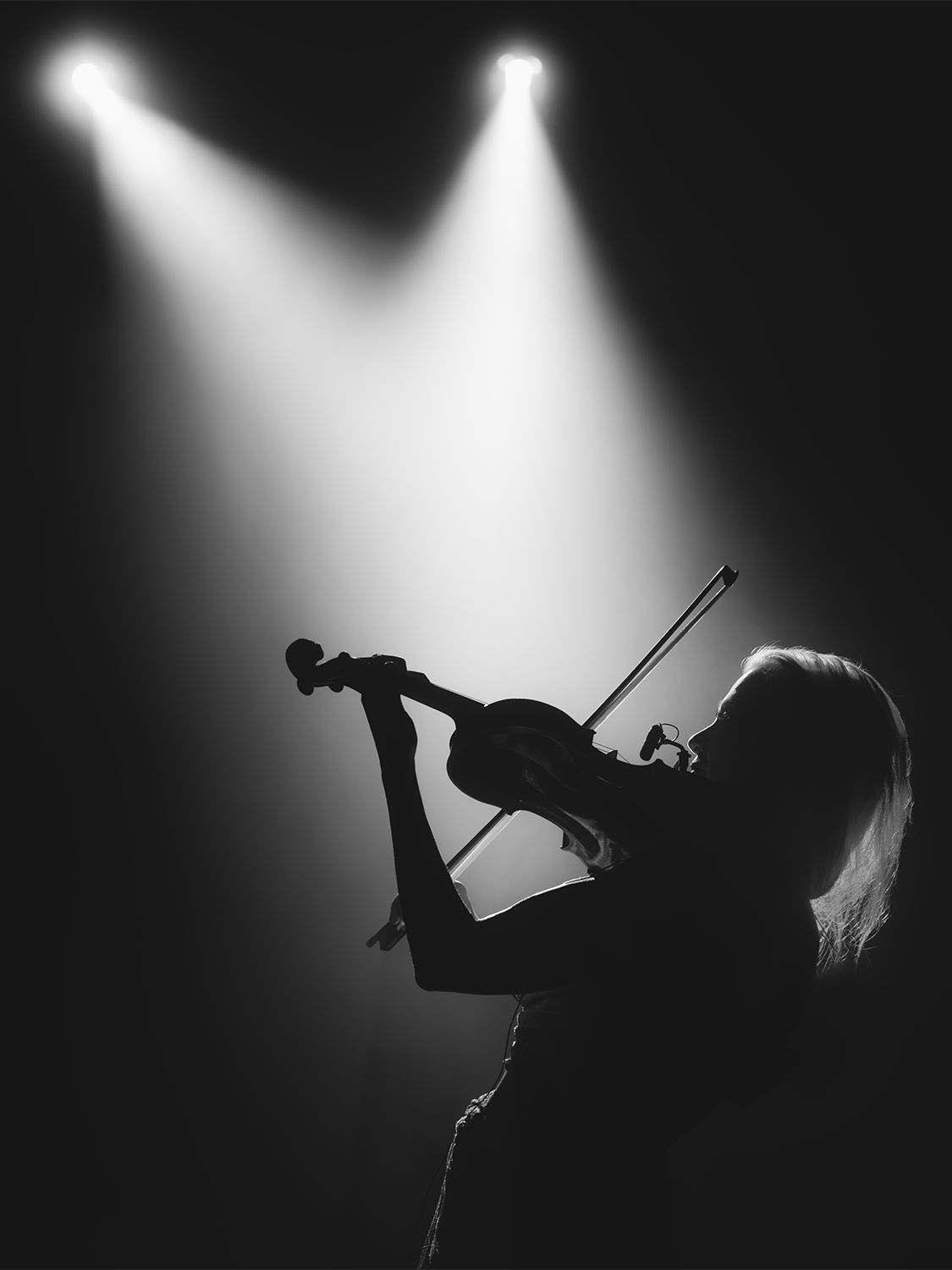 Concert photo of Linda Lampenius performing with with Pete Parkkonen at Vaasa Festival 2026