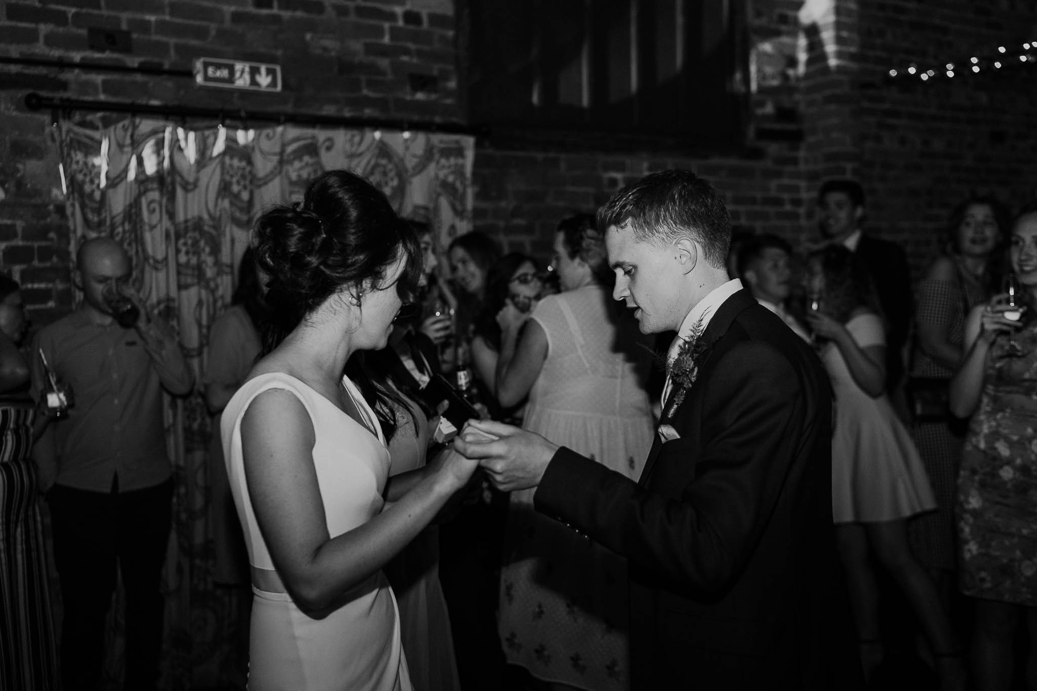 relaxed-wedding-photographer