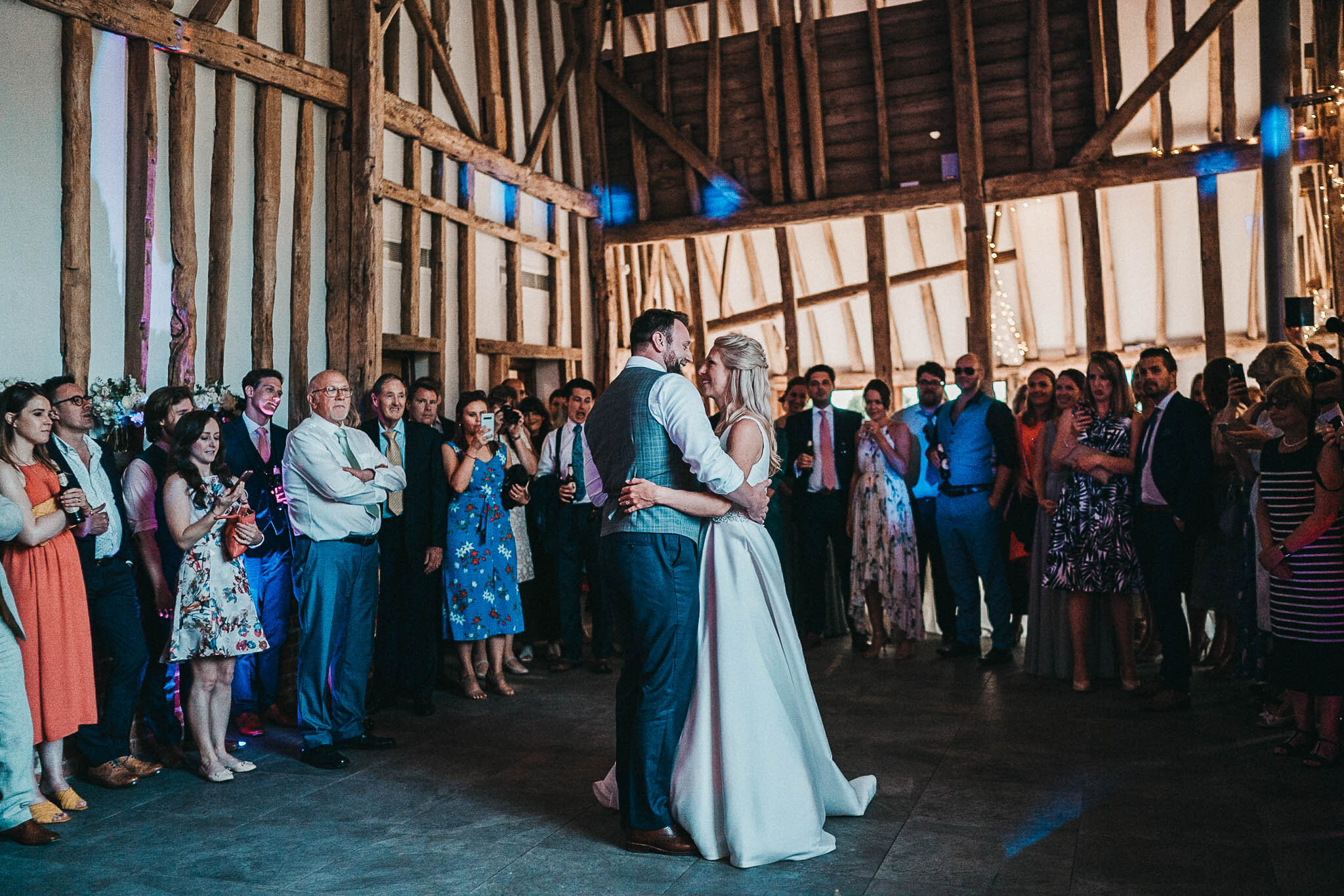 the-oak-barn-first-dance