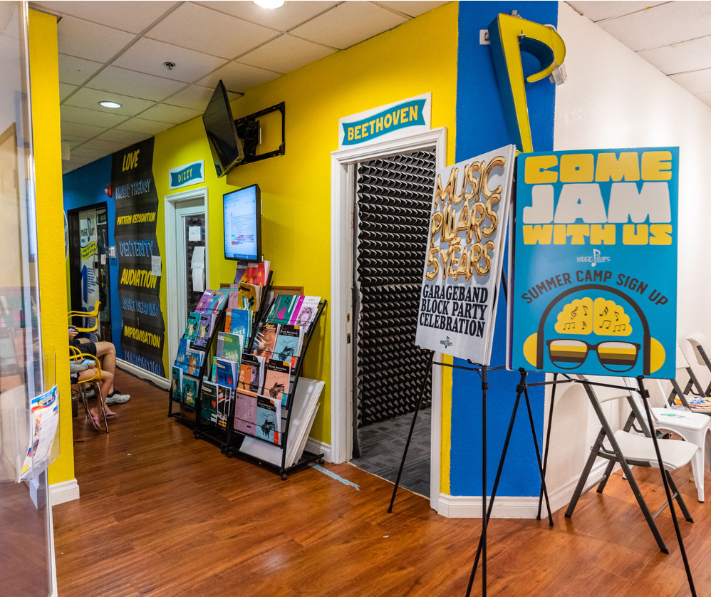 Music Pillars Hallway Picture.PNG