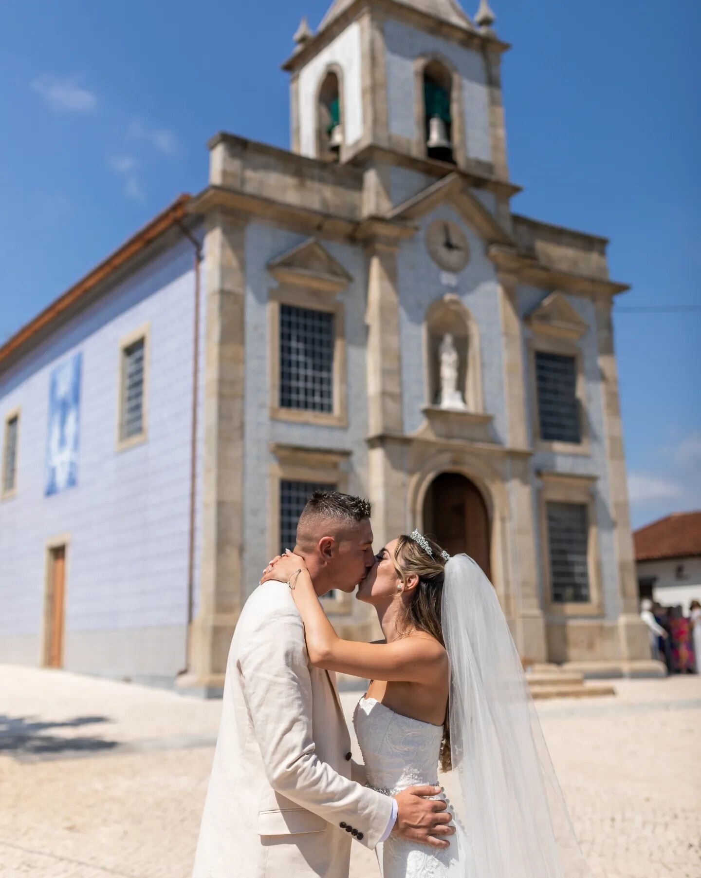 Reminiscing about Diana &amp; Jordan's beautiful wedding in Portugal and pretending I'm basking in 30&deg; heat instead of hiding from the rain in my fluffiest jumper ☀️🌅
.
Suppliers -
@ttamarasavic
@carla.coutinho
@claudiolopezdj
@wed2b
.
#destinat