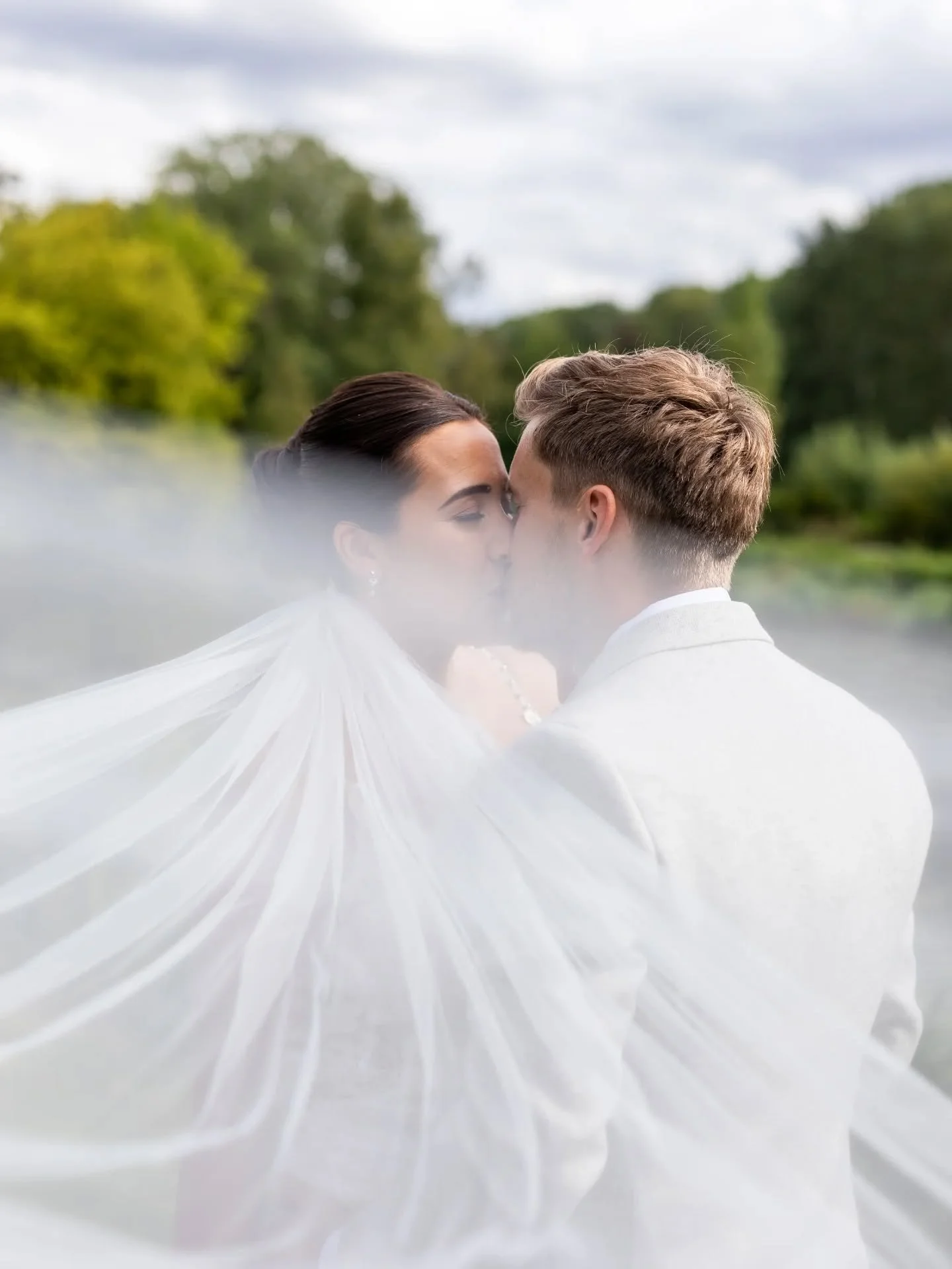 Congratulations Samantha &amp; Soren! Saturday's wedding at @oxneadhallweddings was absolutely beautiful, with the rain holding off just long enough for their dream outdoor ceremony ☀️

Suppliers -
@oxneadhallweddings 
@uniquenorfolkvenues 
@blushpho