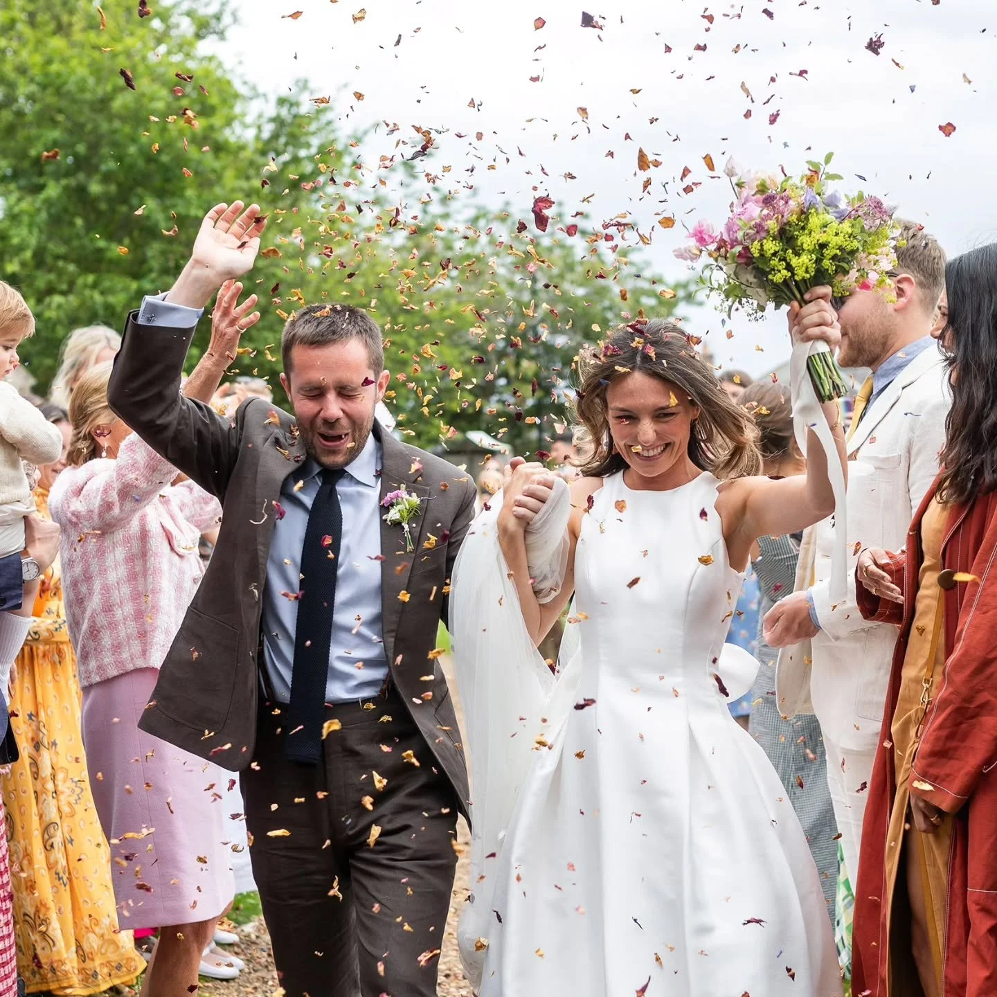 It's been too long since I uploaded a new blog post, so it's time to get back into it! Starting with Lucy &amp; Joey's gorgeous day at @henhamweddings, shot on digital &amp; 35mm film 🩷💛 Head to the link in my bio to view!

Suppliers -
@henhamweddi