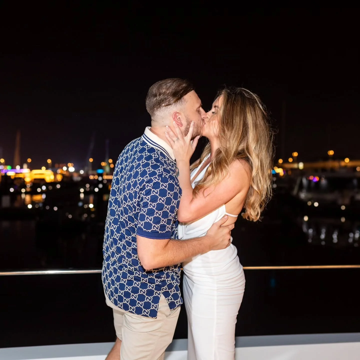 This time last year we'd just returned from Dubai, photographing this beautiful event! Thom flew Elle's family out for this surprise proposal aboard a yacht on the Dubai marina - and it was a party to remember 💍🥳 So excited for their wedding!

#des