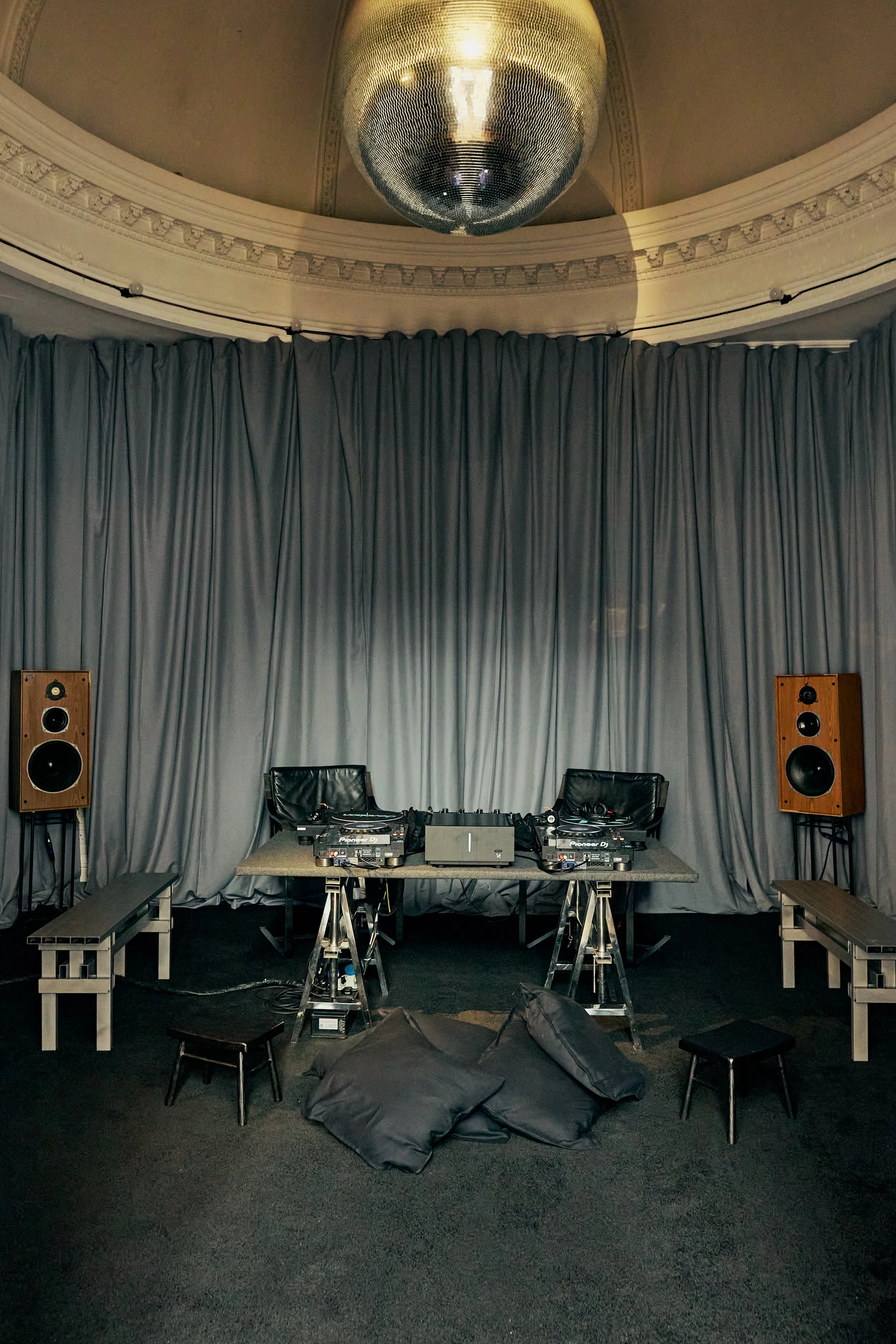 251113_DEVIATION_LAUNCH_PARTY_ROB_JONES_@HIROBJONES_@KHROMACOLLECTIVE_IMG_2815.jpg