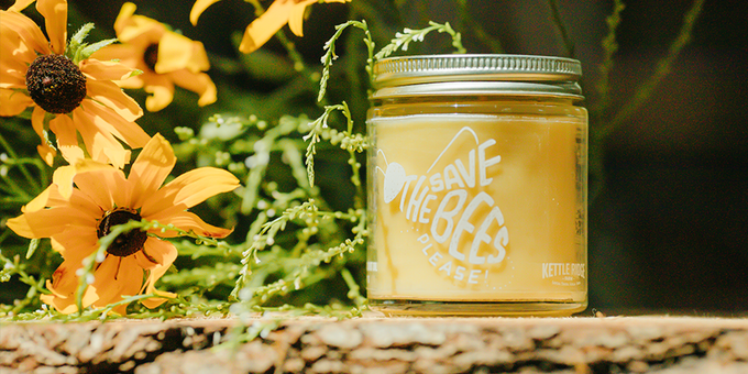 3. Beeswax &amp; Coconut Oil Candle