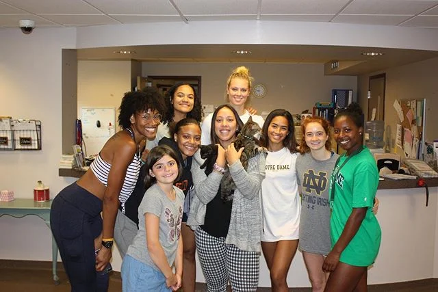 Friday visit to South Bend Animal Care and Control with @ndwsoccer and @ndwbb ☘️ #IrishInTheCommunity