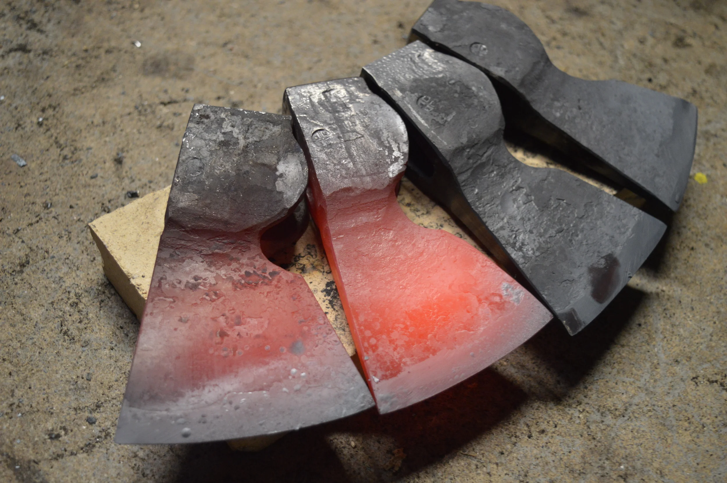 toronto-blacksmith-forged-axe-hand-quality.JPG