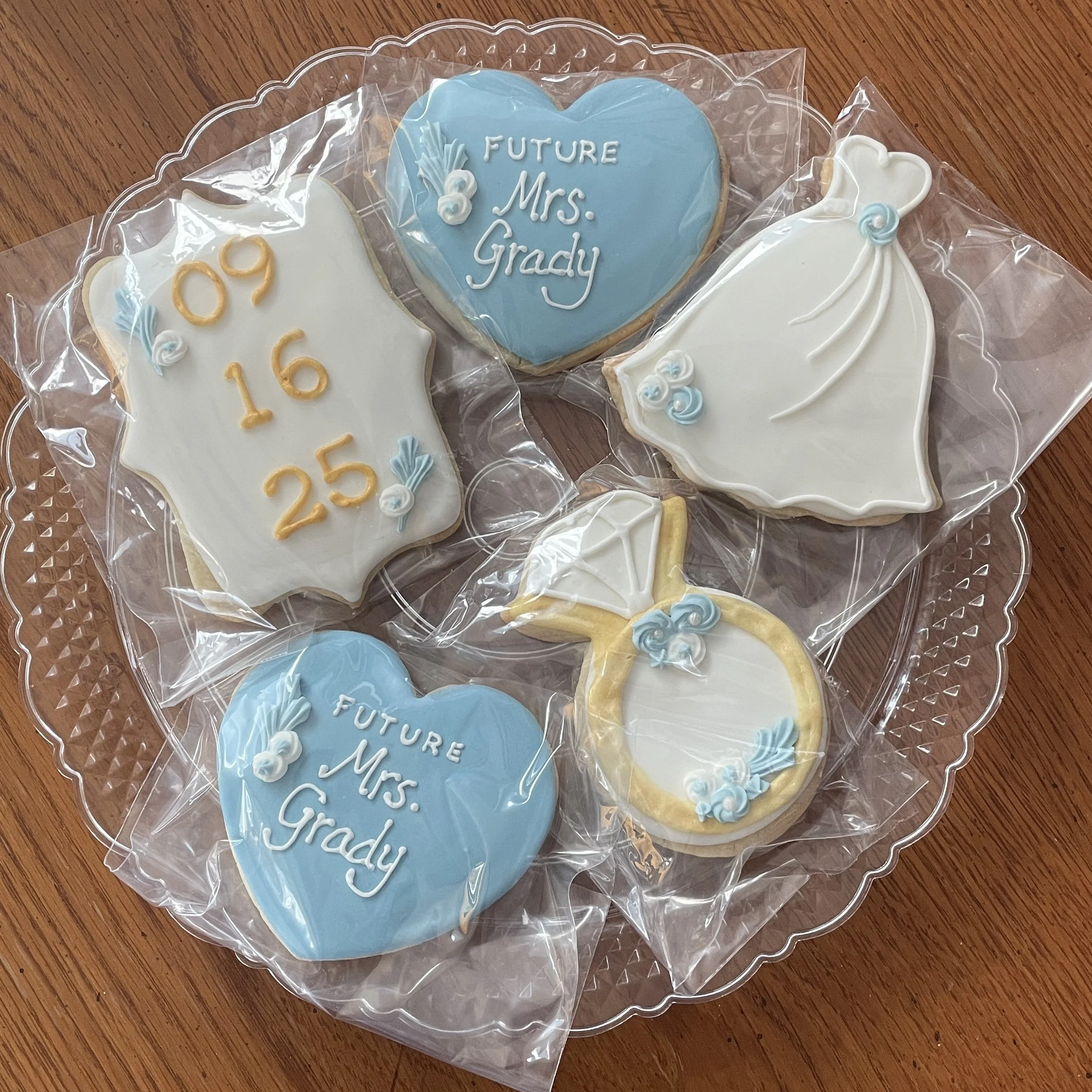 IMG_1046 cookies bridal.jpg