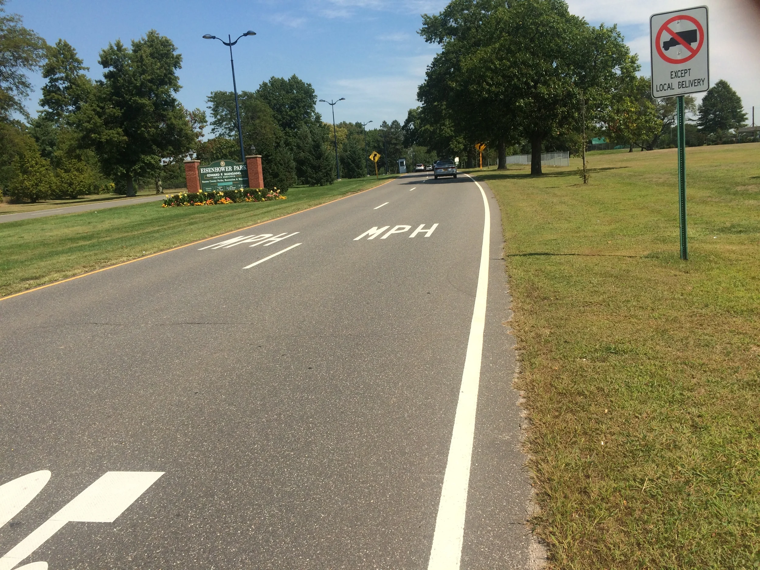 Park Ave EB through Eisenhower Park