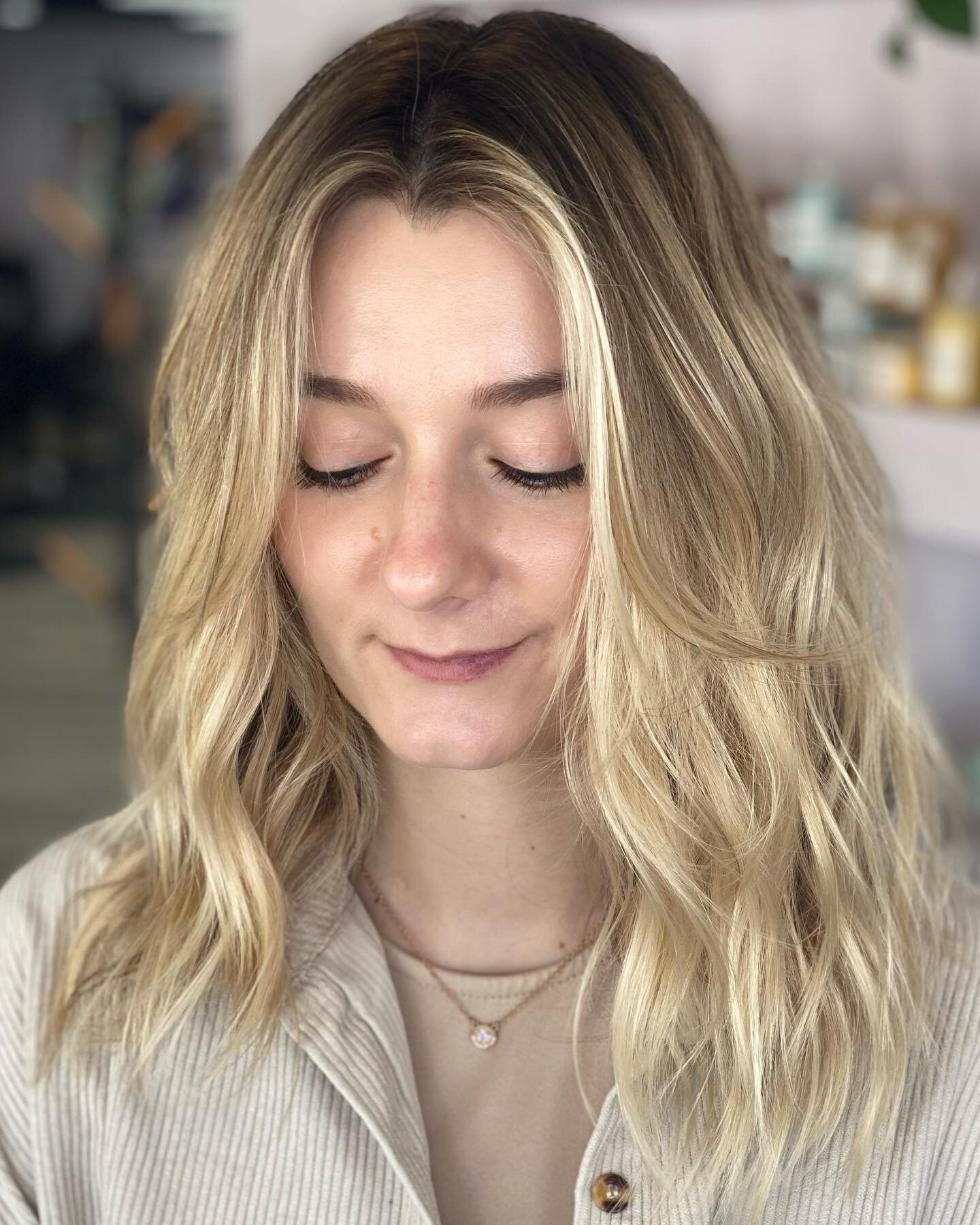 Naturally light hair + foils = the blonde of dreams, am I right? ✨

#reallifehair #prismhairrva #susannahcrafthair #crafthairdresser #rvacolor #rvacolorspecialist #rvahairstylist #livedinblonde