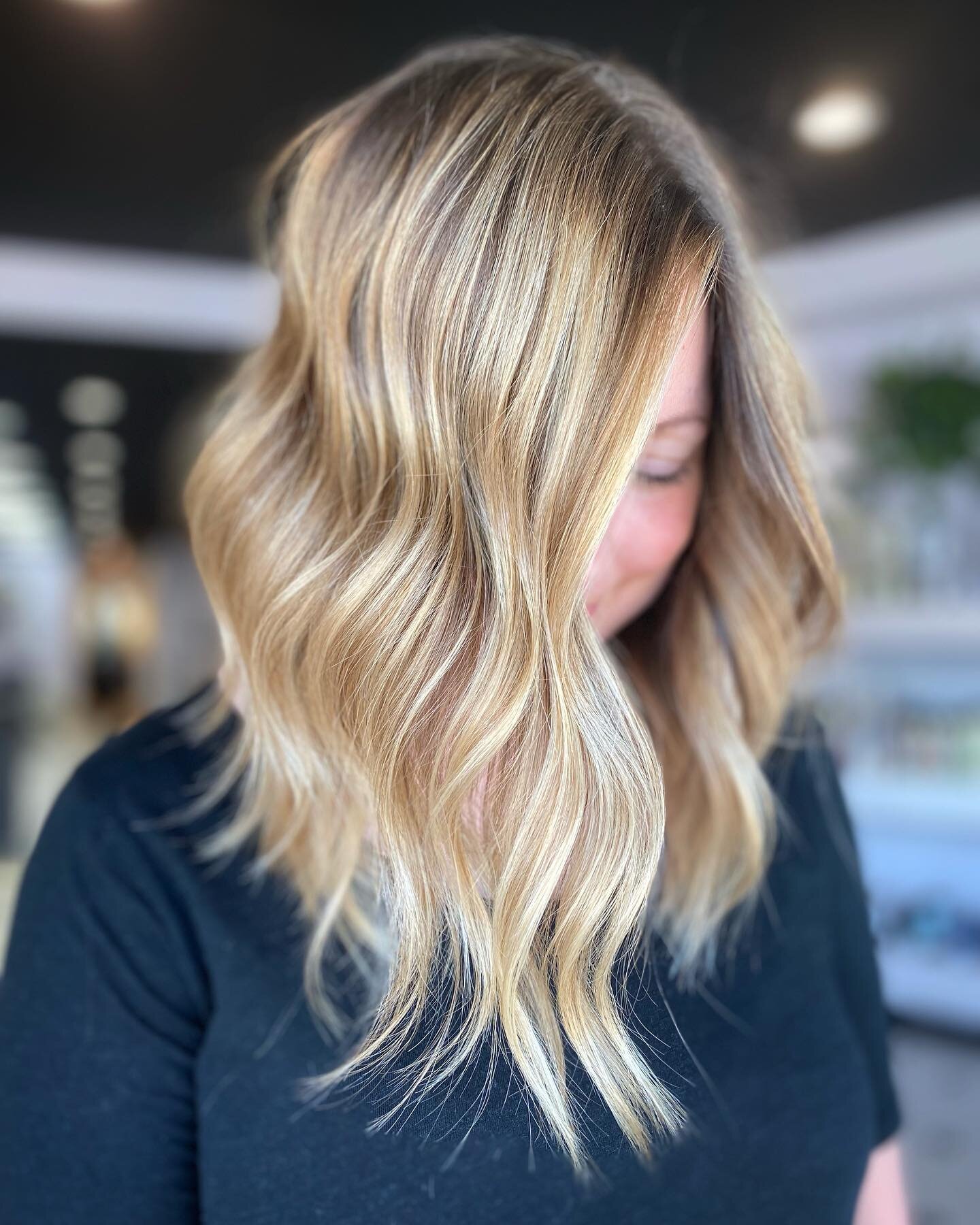 Just a little summer brighten-up for Becca ✨ 

#reallifehair #susannahcrafthair #prismhairrva #prismglowup #rvacolorspecialist #rvahairstylist #rvacolor #rvahair #crafthairdresser