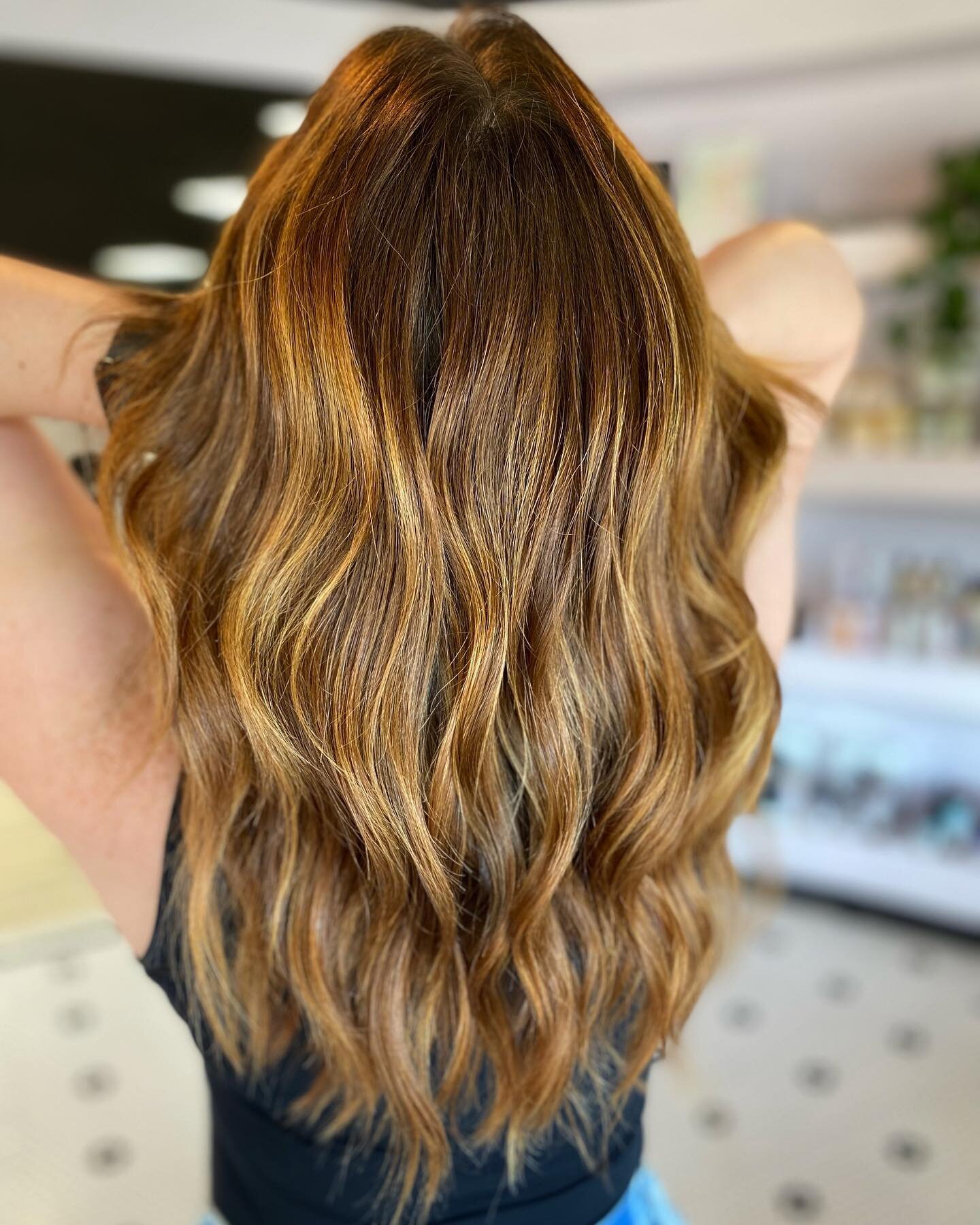 Session one for @alexprismhair getting her ends just a bit blonder 💛 We&rsquo;ll do a few balayage sessions about a month apart to build dimension and she gonna ✨glow✨

#reallifehair #susannahcrafthair #prismhairrva #prismglowup #rvacolorspecialist 