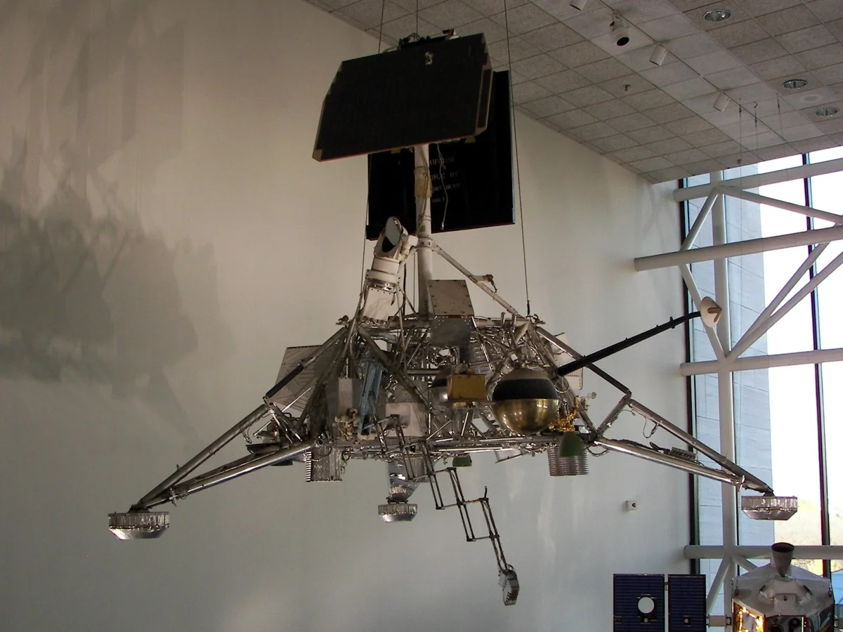 Surveyor on display in the Smithsonian (Image: Historic Spacecraft )