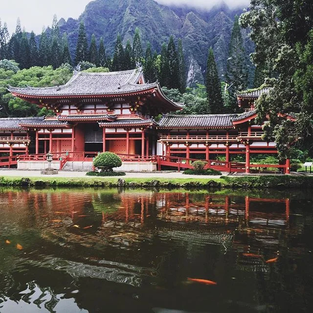 The Byodo-In Temple in Kahaluu, Oahu is a replica of a 950 year old temple in Japan. It was built in 1968 to commemorate 100 years of Japanese immigrants to Hawaii. (vis SQ Instagram )