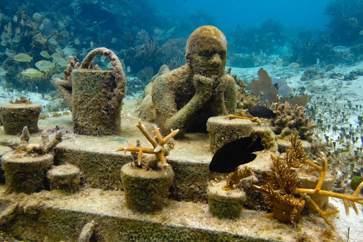 The Gardener of Hope ( Jason Decaires Taylor )