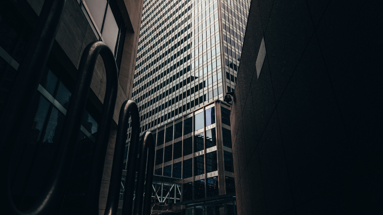 Comparing Corporate Law Principles in Iran and the United States: Derivative Suits, Veil Piercing, and Director Duties