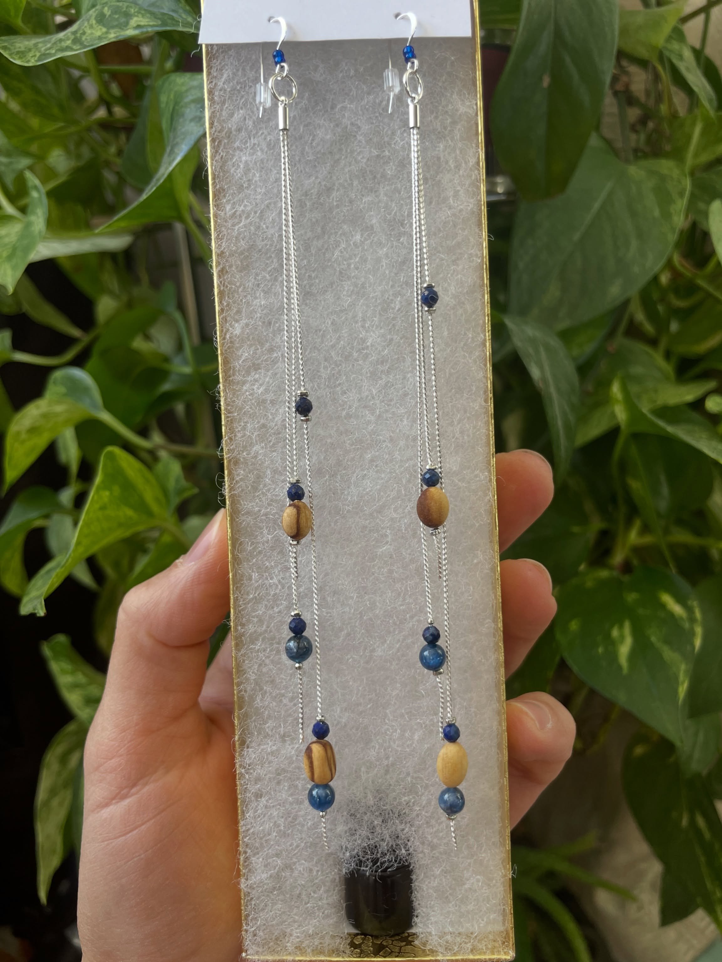 💙 Love for Blue 💙

: Custom Order Earrings :
Palo Santo, Kyanite, Lapis Lazuli

Thank you to everyone who is supporting small business and your artists!

I would love to create something special just for you - reach out in my DMs to start the conve