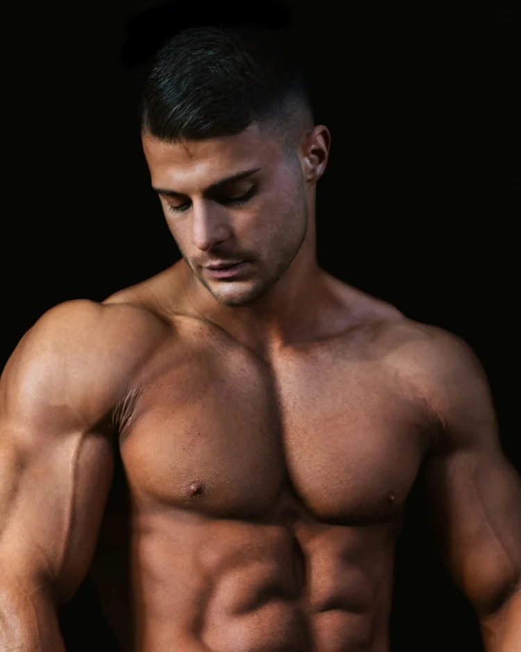 Man with a smooth, waxed chest after men's body waxing in San Diego