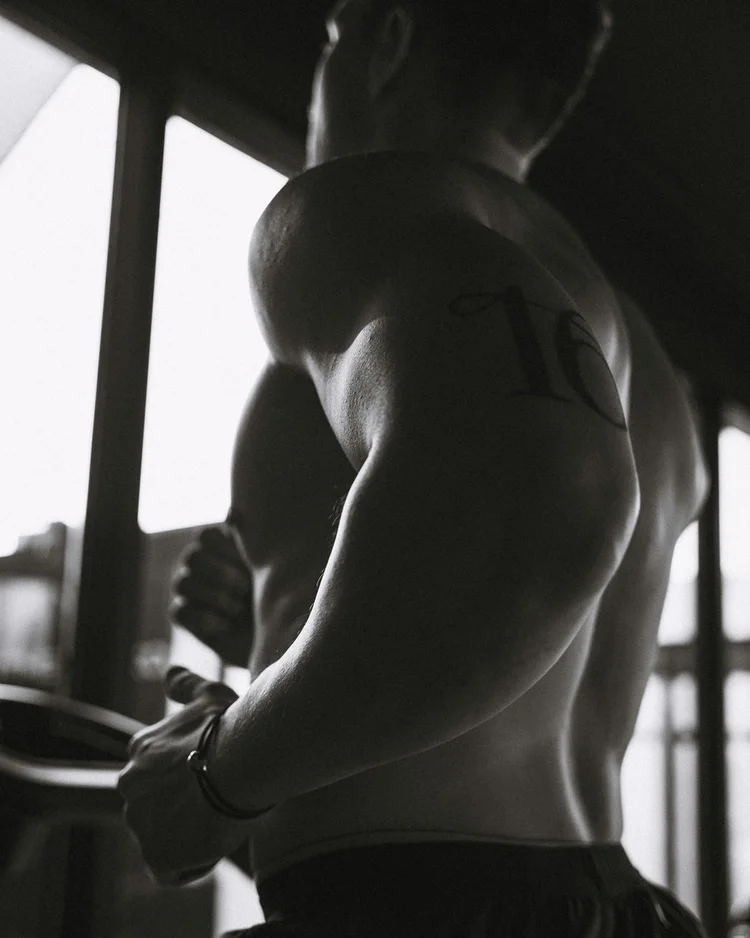 Athlete with a smooth back at the gym after a men's Brazilian and back wax in San Diego