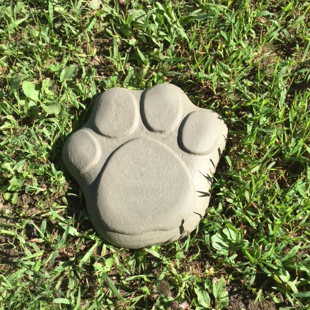 Paw Print Stepping Stone Mold.