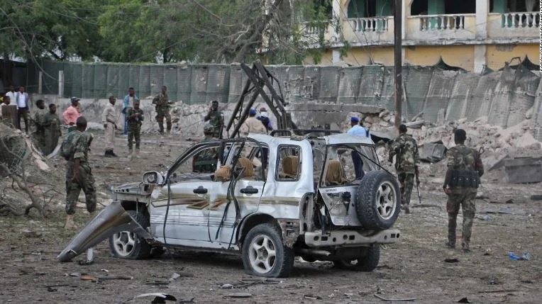 Mogadishu car bombing leaves 10 dead
