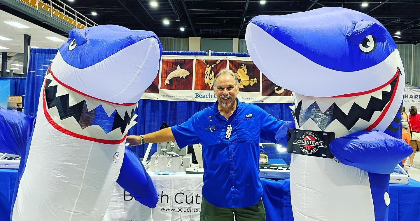 Met thes toothy neighbors from @offthewalladventures_brandon It&rsquo;s a shark extravaganza! 🦈🦈 @shark_con  #BeachJewelry #BoHoJewelry #Fishhook #SharkJewelry #Necklace #Handmade www.BeachCut.net #sharkjewelry #necklace #handmade #mauihook