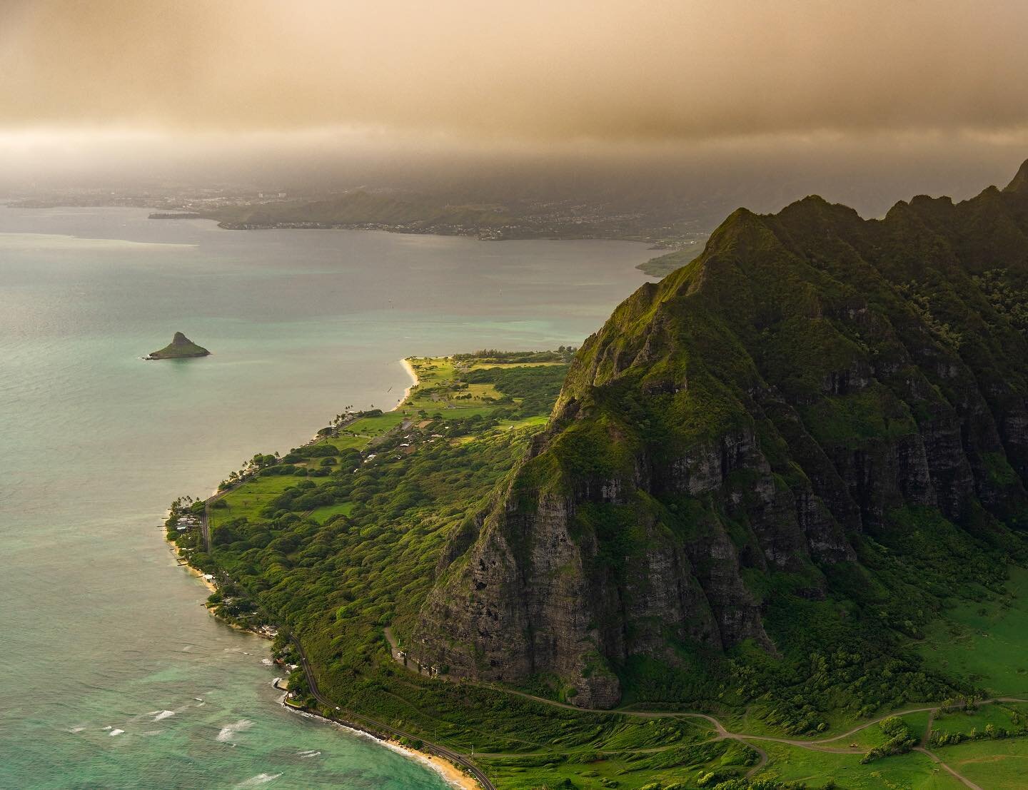 Missing this view #yourshotphotographer #natgeoyourshot #ignature #aerialphoto #fromabove #aerial_aesthetics #abstractphotography #globalcapture #awesomeearth #discoverearth #natgeotravel #flightography #somewheremagazine #imaginarymagnitude #hipaae