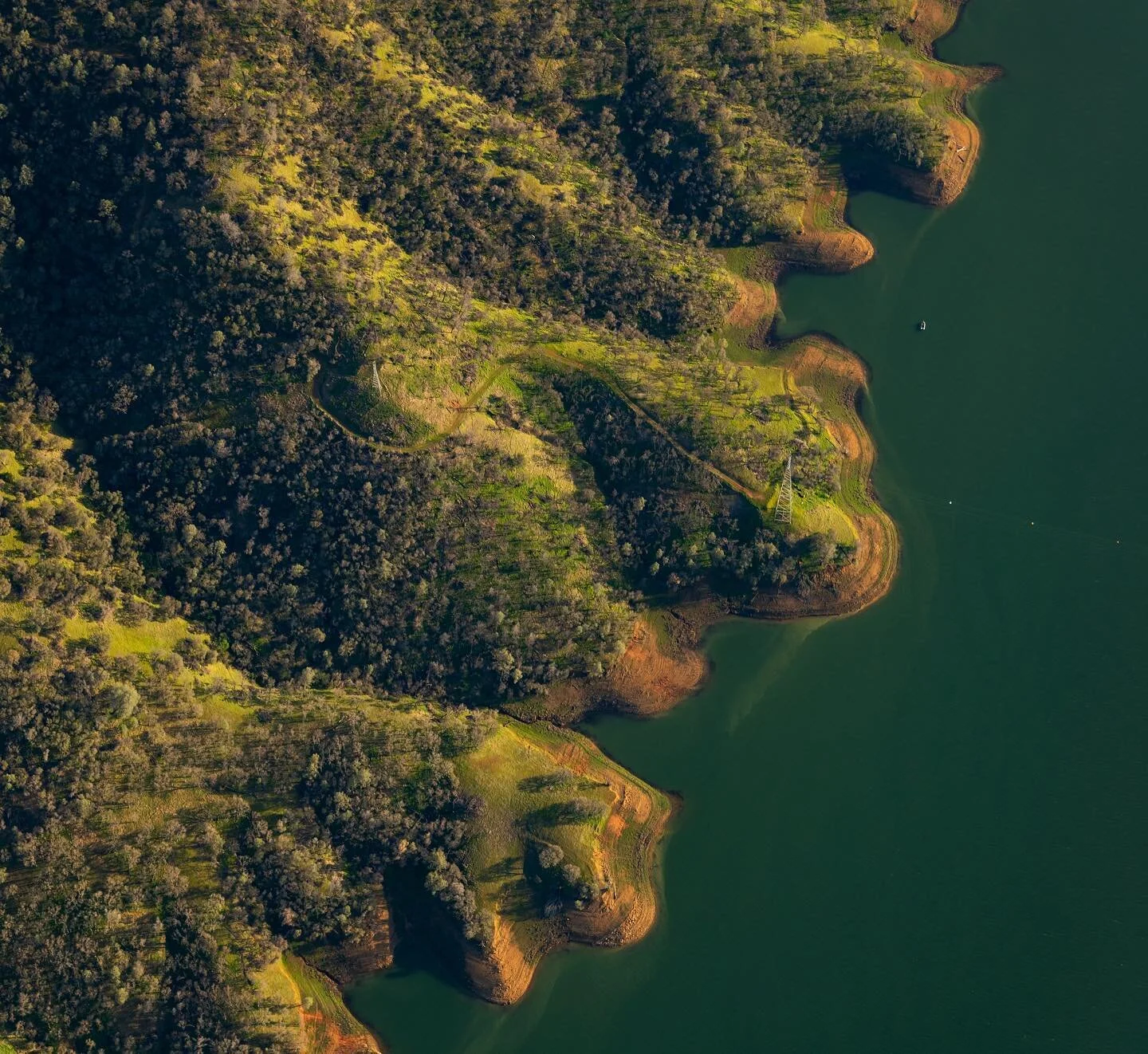 After years of drought and fires, California reservoirs are filling up again and snow pack is higher than average. The extreme weather continues. Happy Aloha Friday and Jum’a Mubarak! #yourshotphotographer #createexplore #marvelshots #beautiful