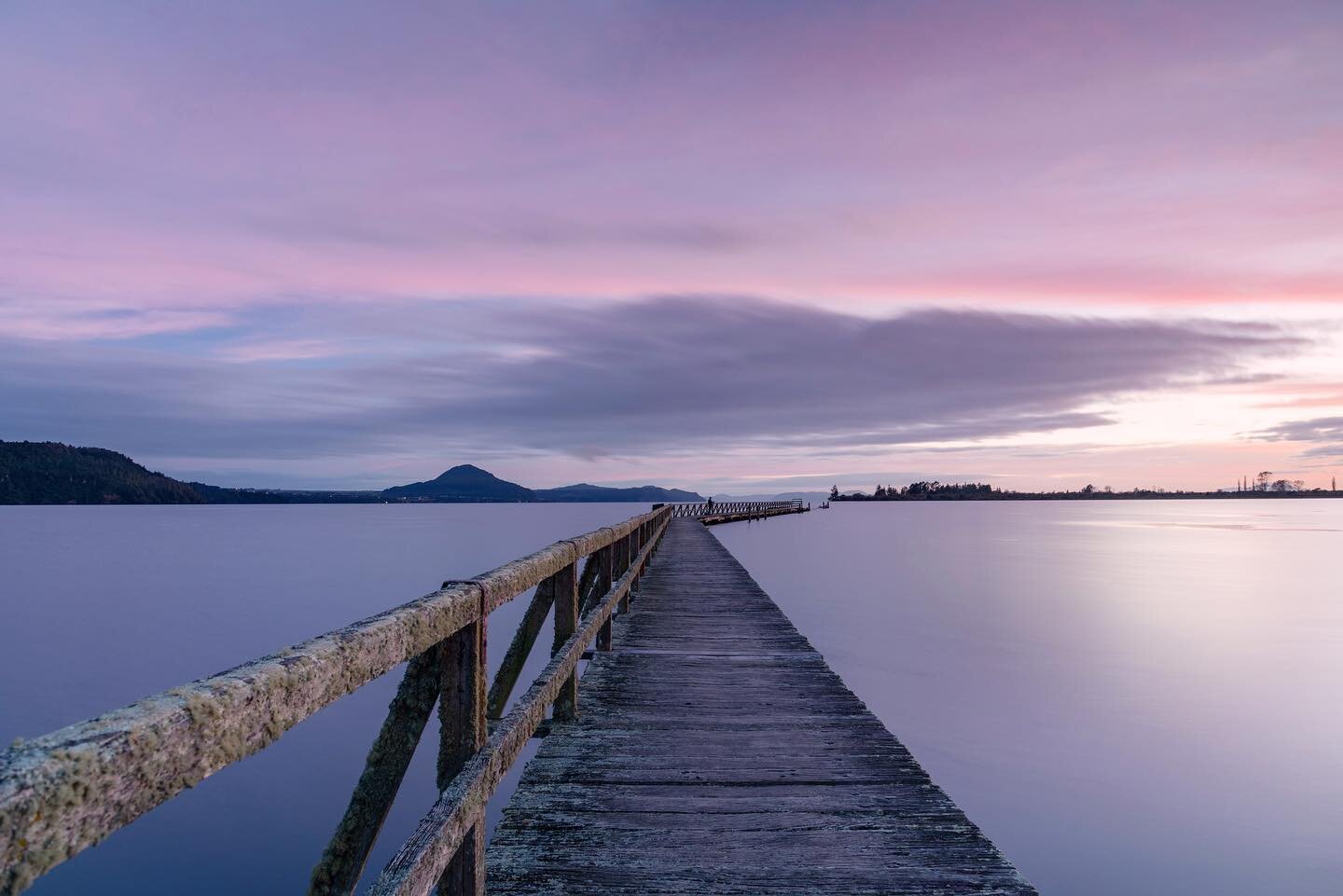 Sunrise at the pier. #yourshotphotographer #createexplore #marvelshots #beautifuldestinations #awesomeearth #discoverearth #natgeotravel #globalcapture #ig_color @bbcearth #natgeoyourshot #landscapelovers #earthofficial #nisiopticsusa #hipaae #passio