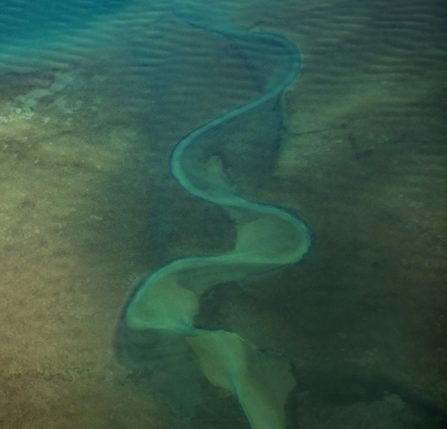 Love a good underwater sediment pattern 🤓 #yourshotphotographer #natgeoyourshot #ignature #aerialphoto #fromabove #aerial_aesthetics #abstractphotography #globalcapture #awesomeearth #discoverearth #natgeotravel #flightography #somewheremagazine #im