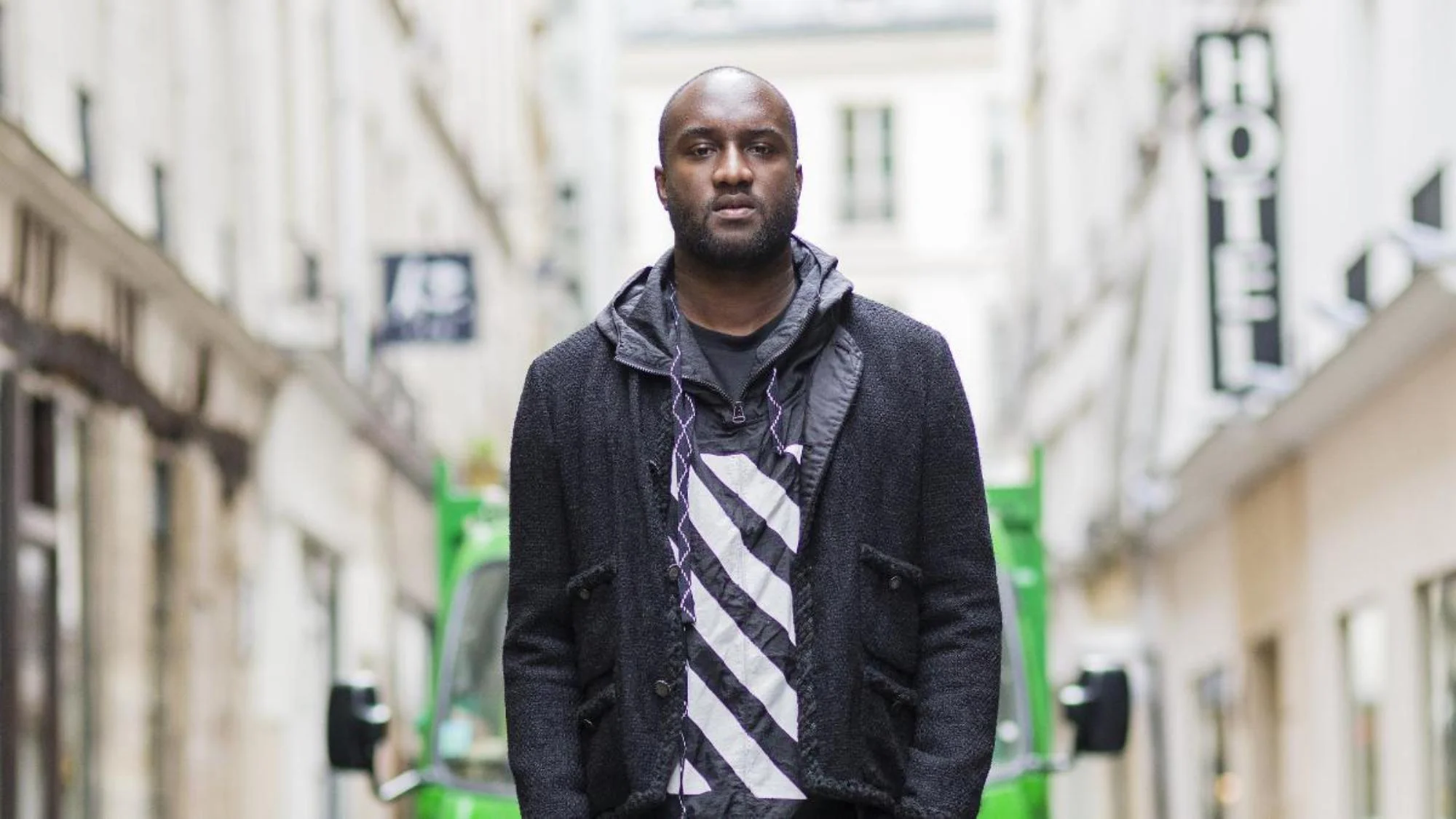 virgil-abloh-stops-by-tom-sachss-nyc-art-bodega-to-distribute-his-new-zine-1454795880.jpg