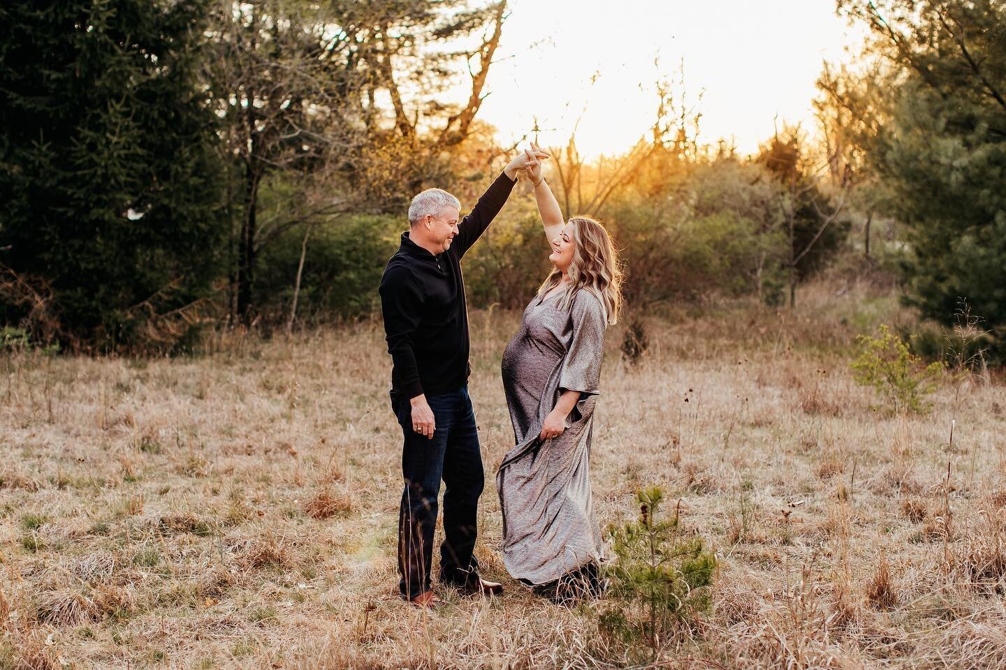 The best part of my job is all the great people I get to meet along the way! I had the best time chatting and getting to know this couple during our maternity session. Congrats on all the exciting things coming you way❤️ #southjerseymaternityphotogra