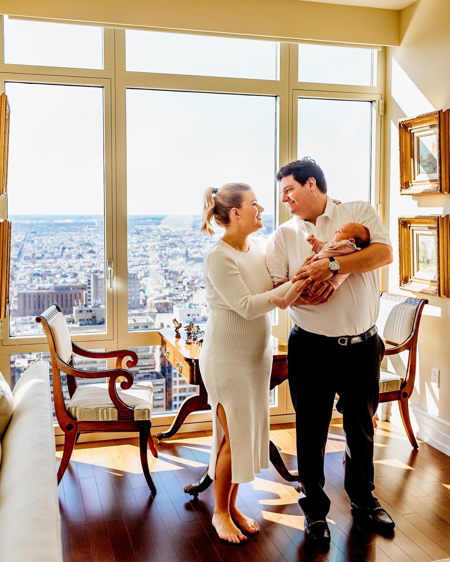 I meant to post this recent session a month ago but better late than never 😜 These windows with a view are a photographers dream 😍 #njfamilyphotography #familyphotography #philadephiaphotographer #phillyfamilyphotographer #phillyphotographer #phill