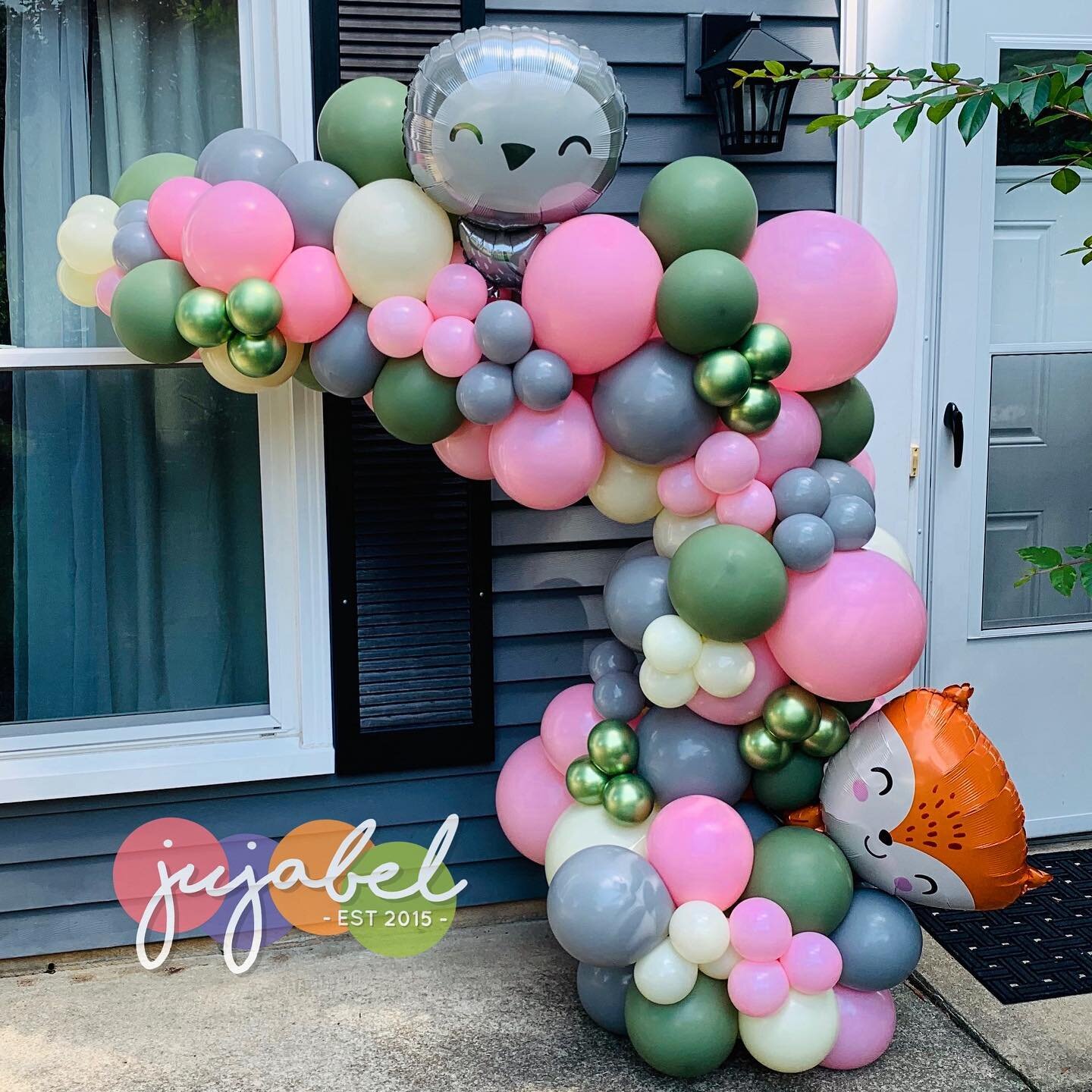 Due to Covid many people are celebrating life&rsquo;s most treasured moments in very creative ways. This Organic Demi Arch was sent to friend for her virtual baby shower ❤️ this way everyone can attend and celebrate without exposing mom to be 🥰

#ba