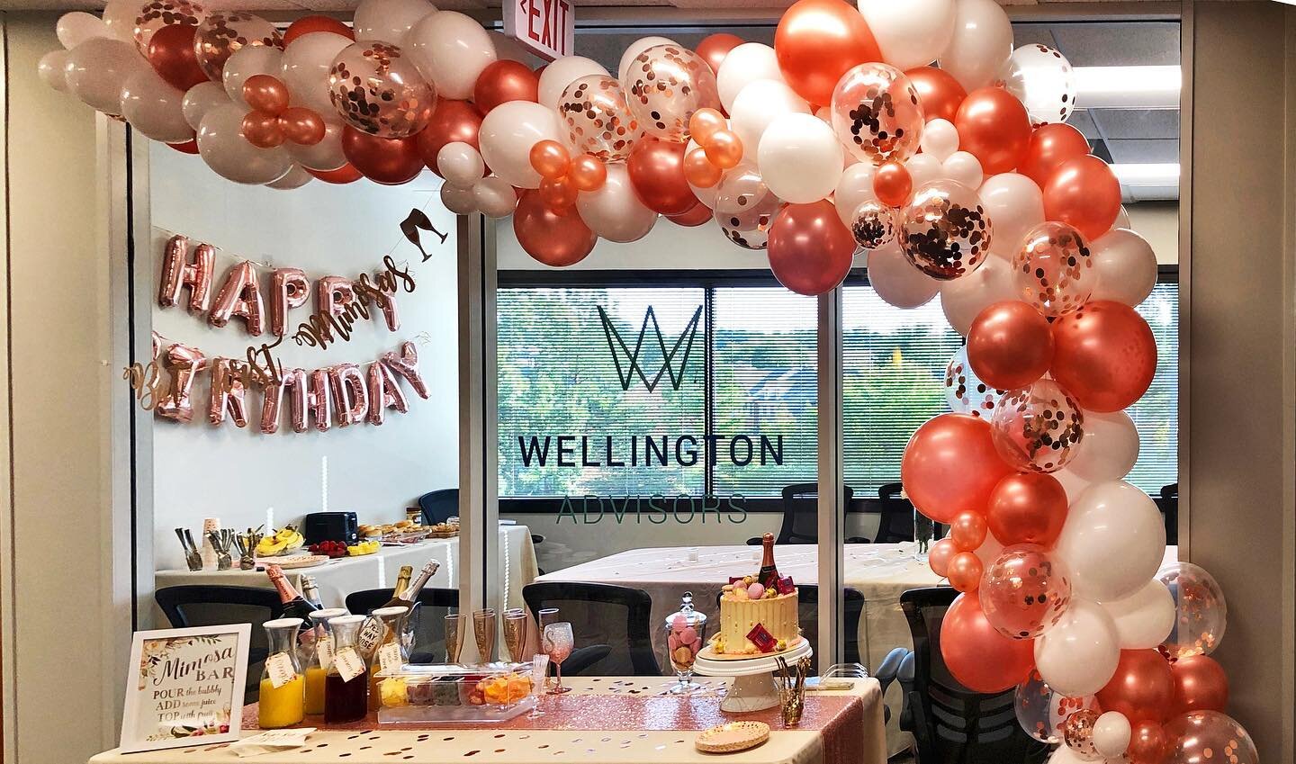 This office knows how to party! They surprised their boss with a Mimosa Bar for her Birthday🍾

#balloons #raleighnc #raleighballoons #ncevents #balloongarland #confettiballoons #mimosabar #balloondecor #birthdayballoons #balloondeliveryraleigh #rdu 