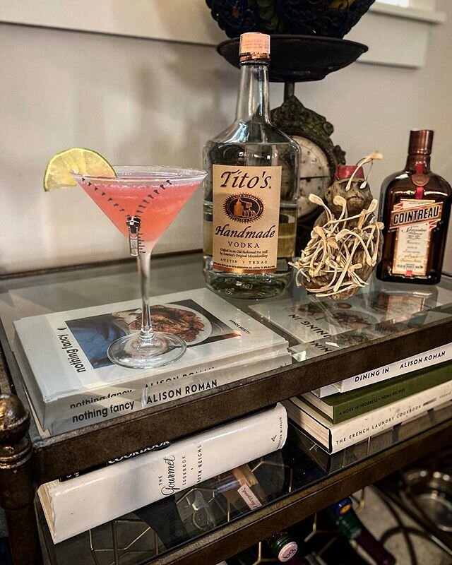 #Unzipping old school with a Cosmopolitan before a righteous dish of @alisoneroman Shallot Pasta. Wishing you were here for a Cosmo and a yummy vegan dinner @kimswan.