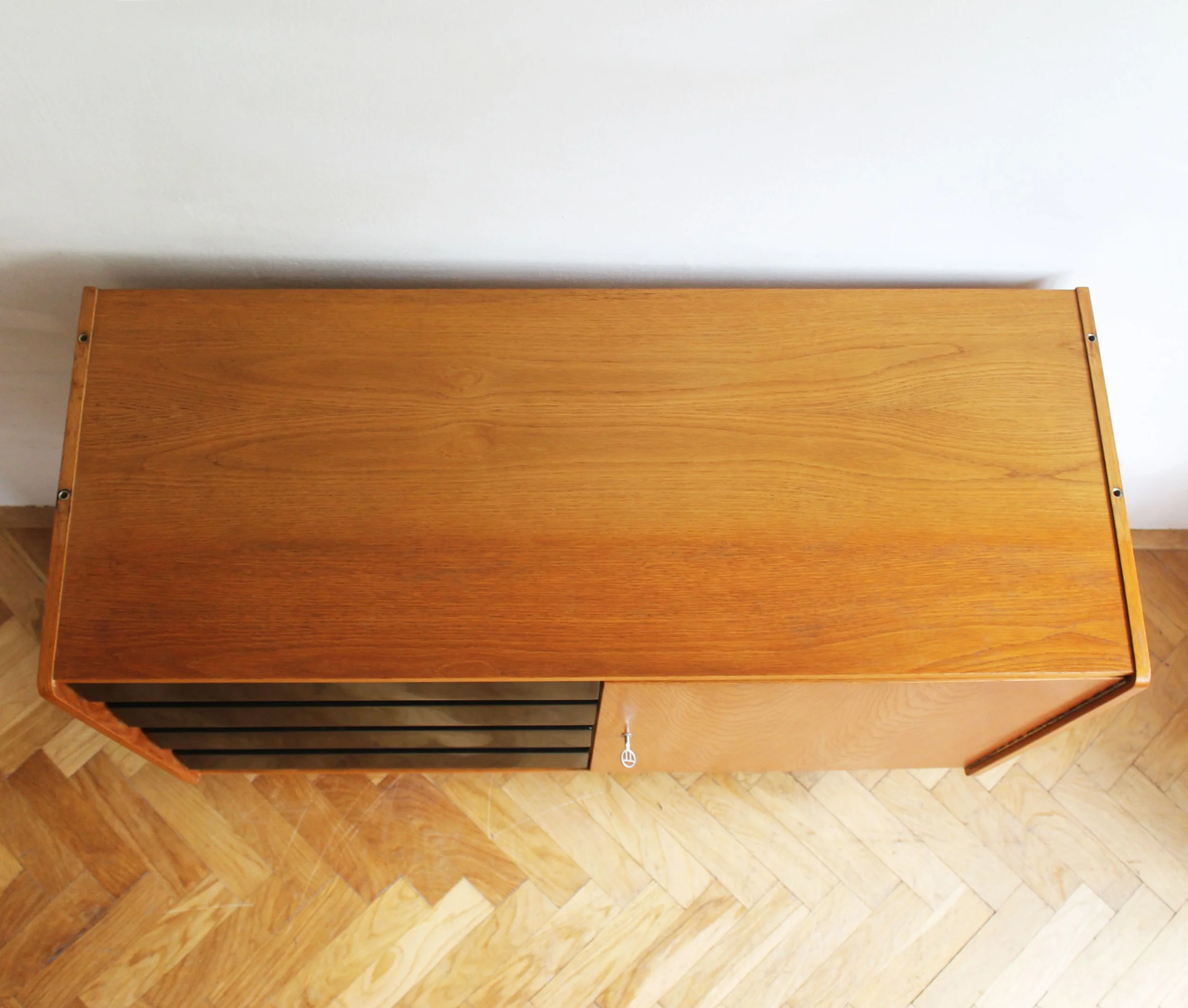 top view detail showing restored oak veneer.jpg