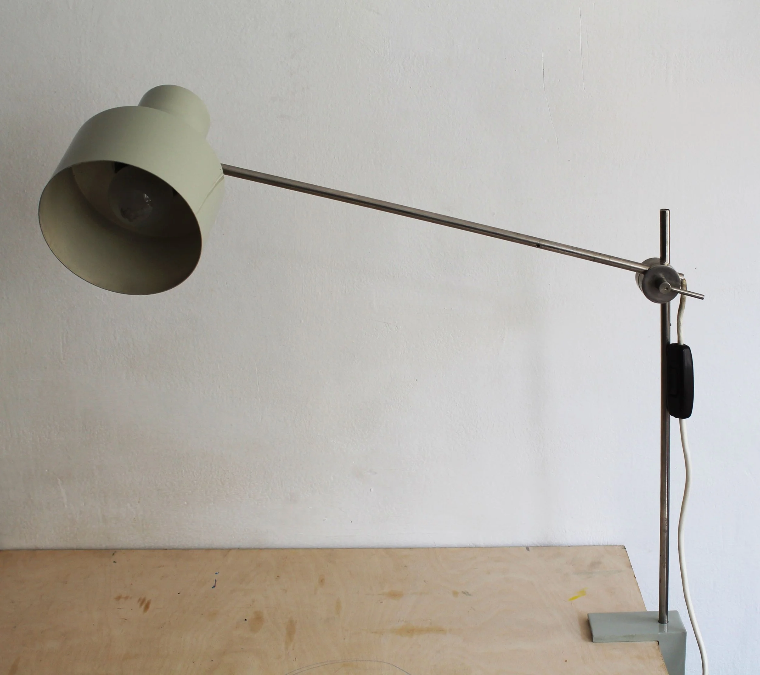 retro desk lamp with articulated arm.jpg