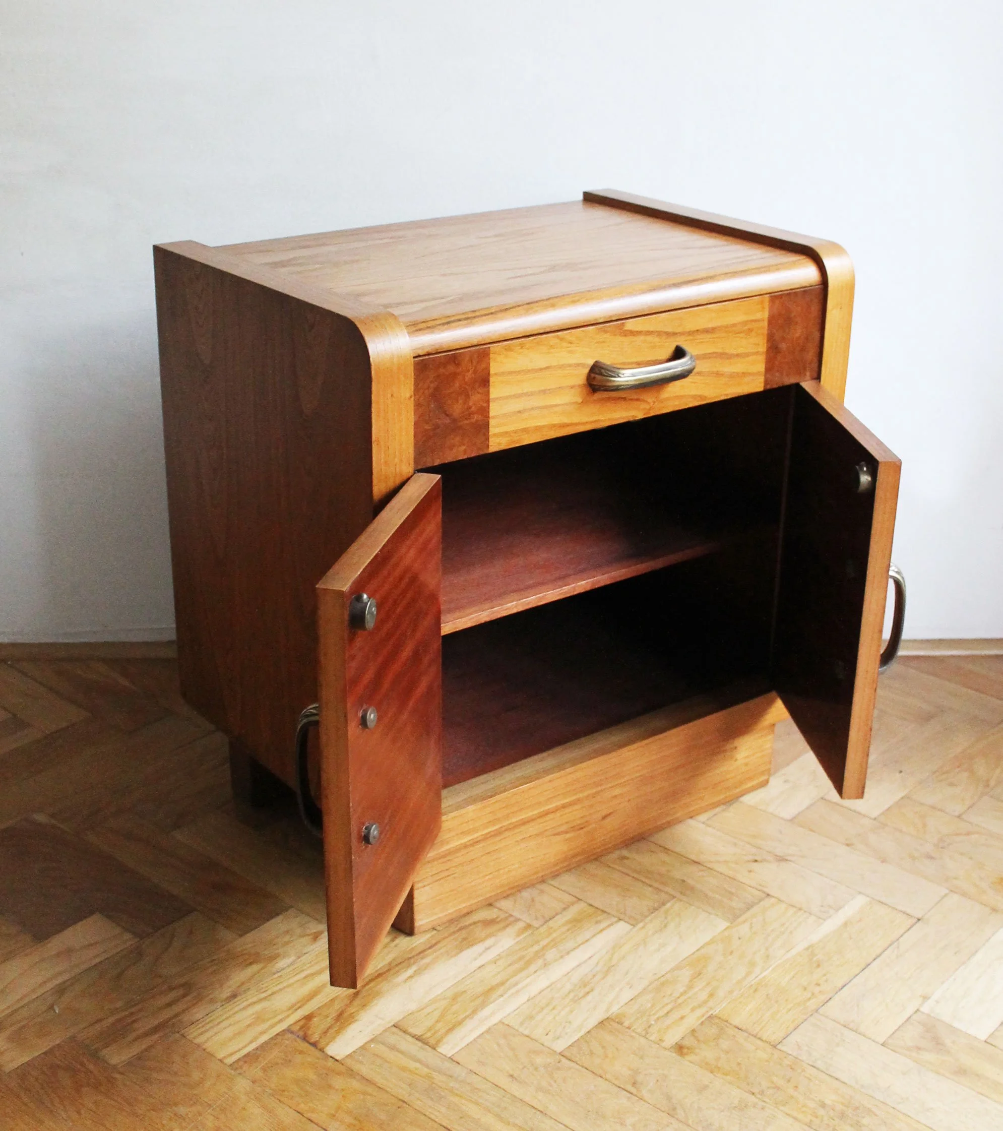 Art Deco bedside table showing removable internal shelf.jpg