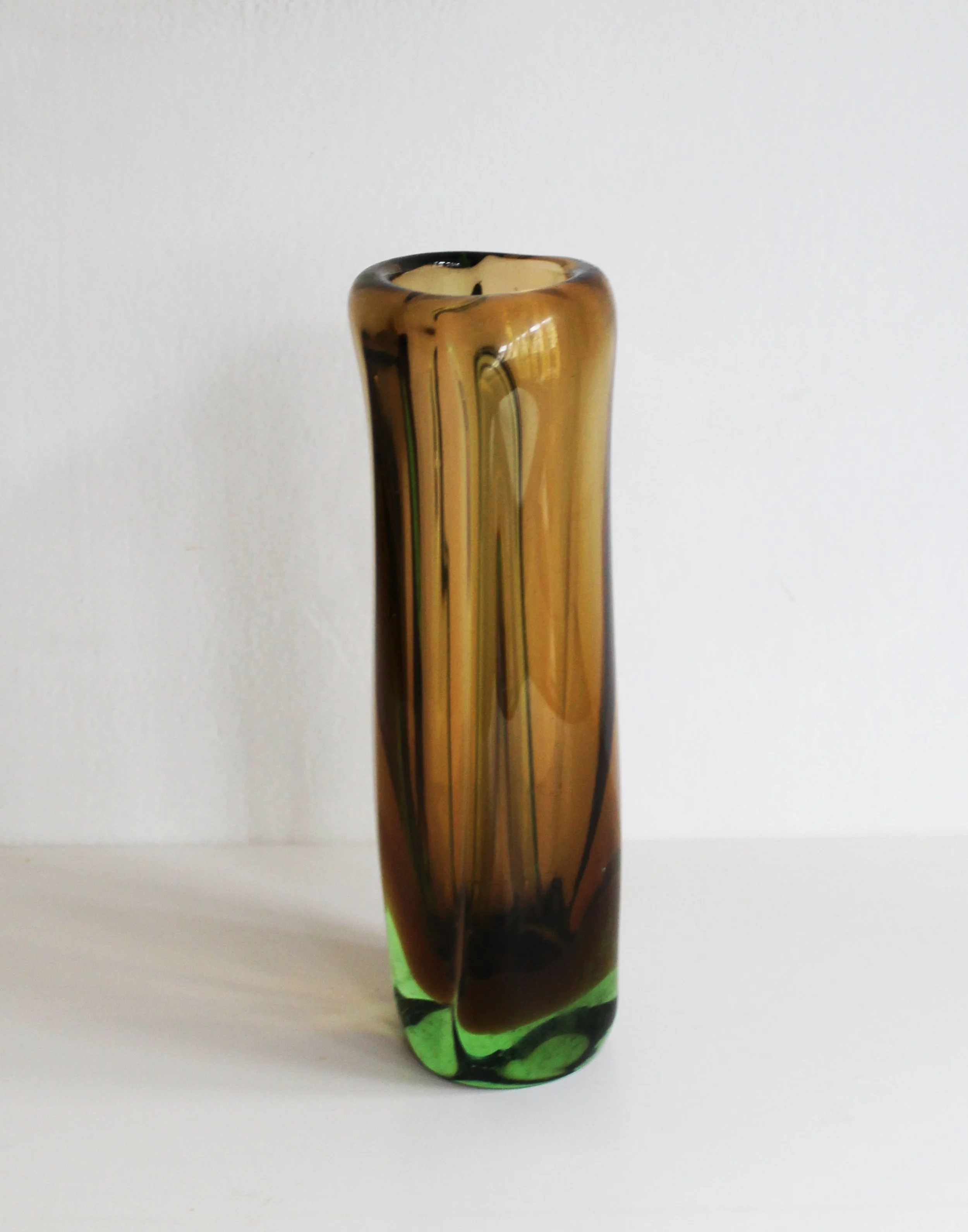Elegant art glass vase designed by Jaroslav Beránek.jpg
