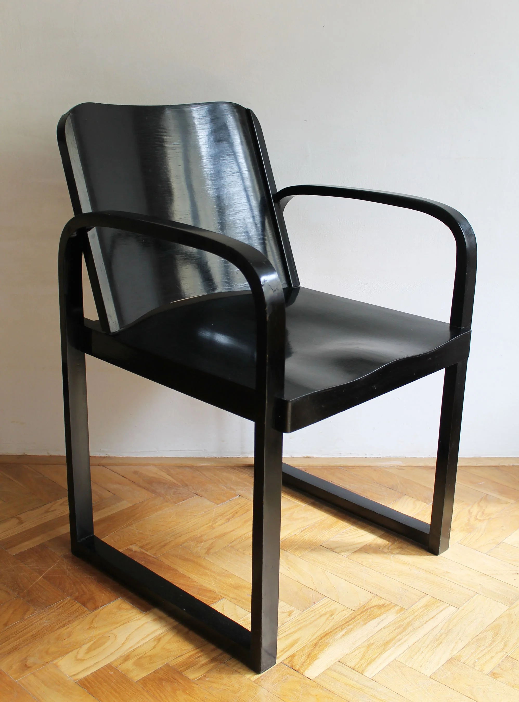 Unidentified modernist armchair related to Thonet’s A 745 F design, shown from three-quarter view