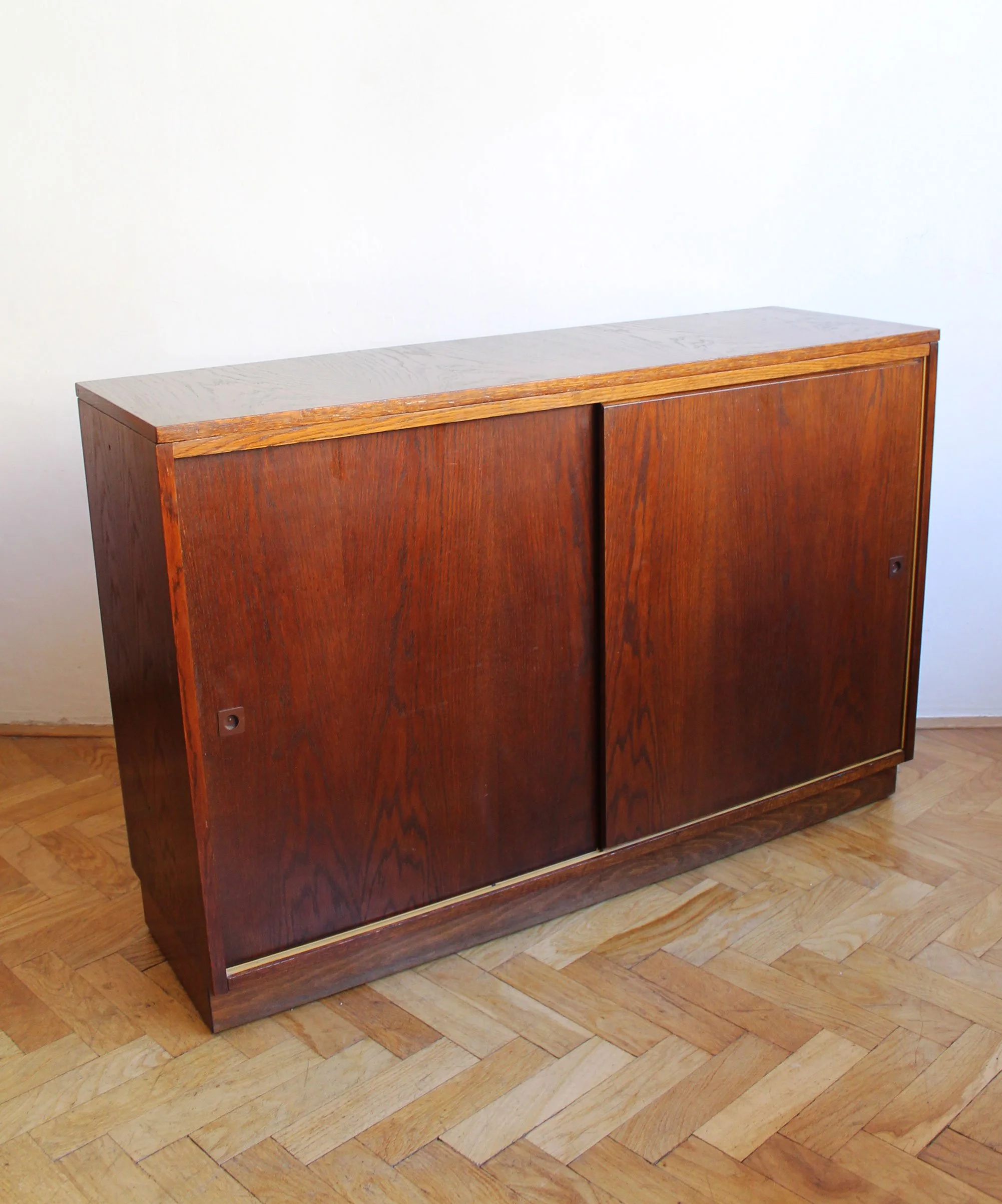 Three-quarter view of 1966 UP Závody oak sideboard showing slim 37 cm depth.jpg