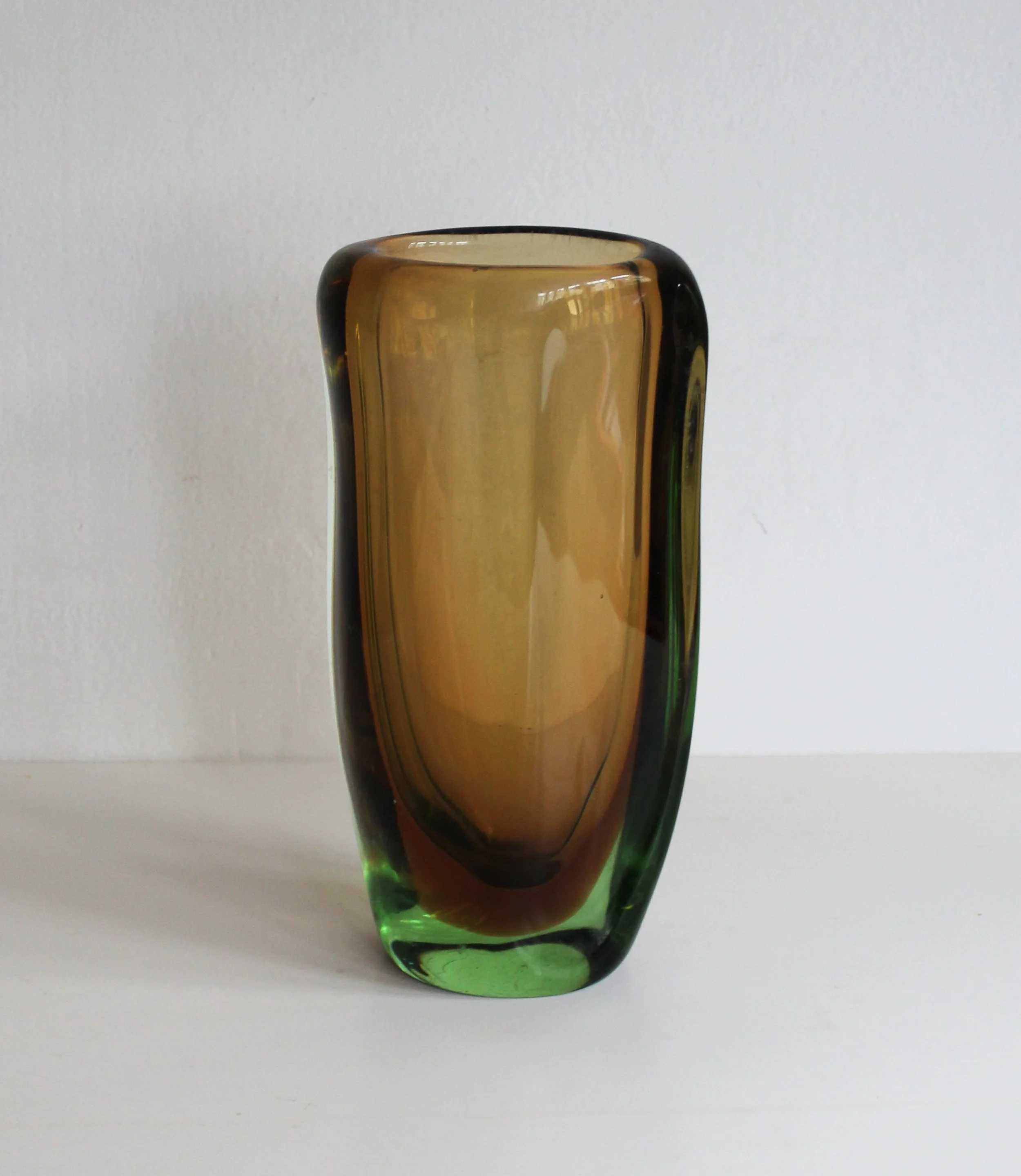 Uranium glass vase with green glow, Škrdlovice glassworks.jpg